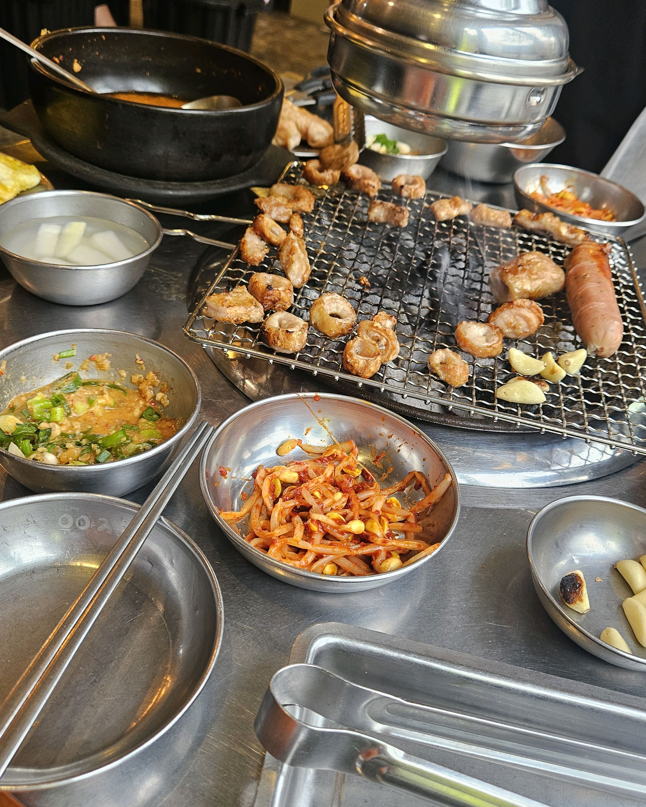 우야지 막창은 처음 와보는데 진짜 막창이 너무 맛있어요!! 그리고 서비스 음식도 엄청 많아