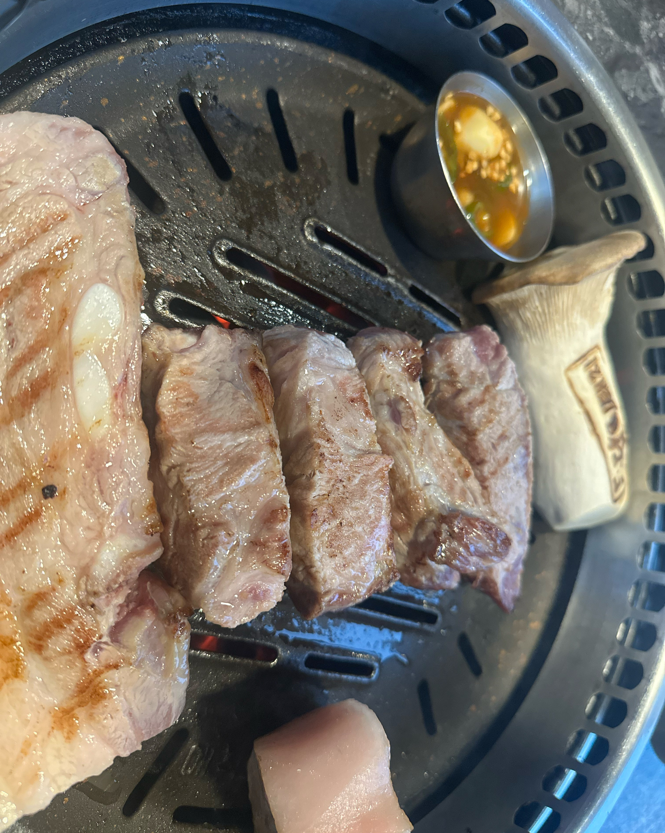 세번째 방문 중문에서 가깝고 맛이 있고 질이 좋아요~추천합니다💕친절은 기본 맛도 당연👍 - 제주 맛집 돌담흑돼지 중문점