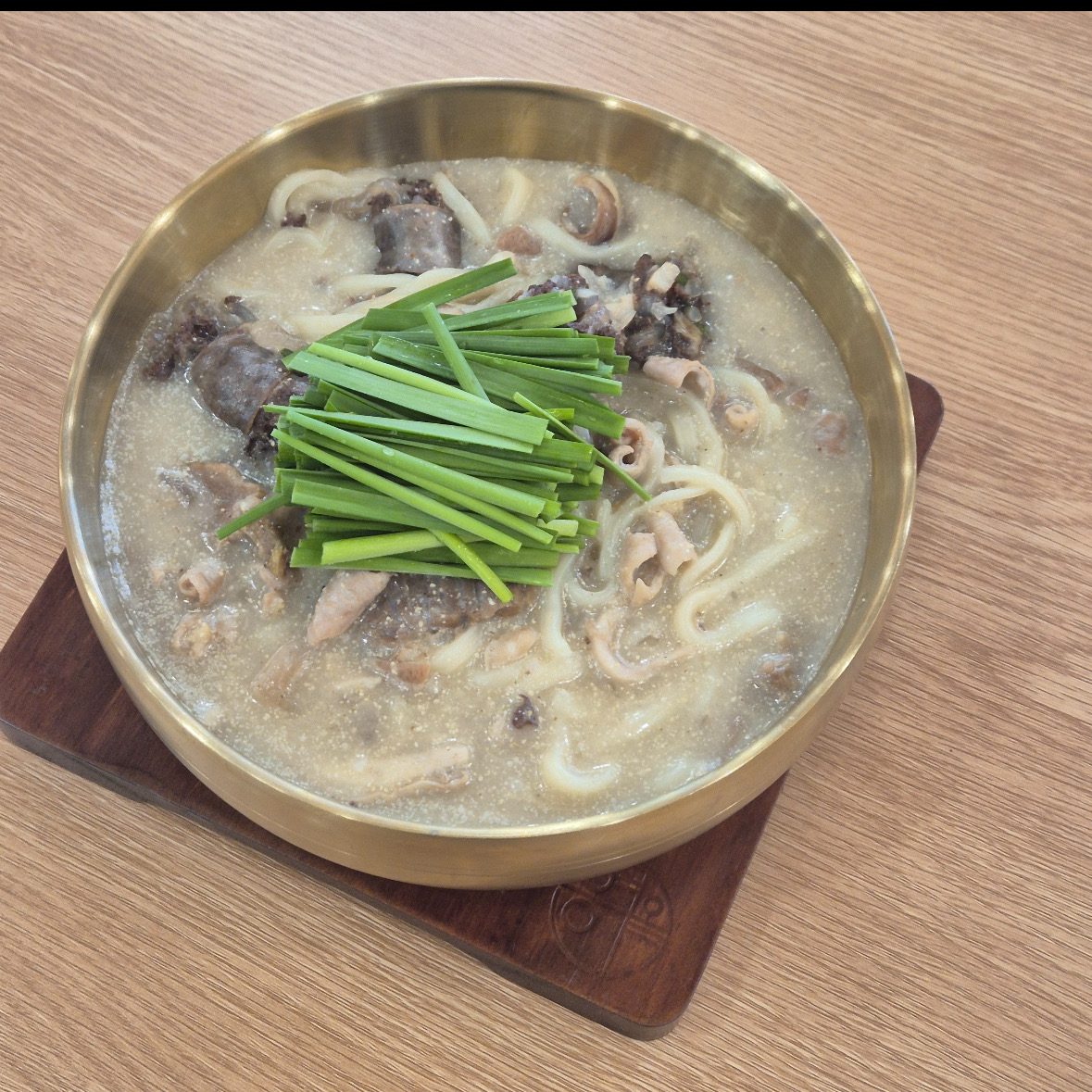 매번 순대국, 칼순대만 먹다 처음으로 들깨칼순대 먹었는데 역시 믿고먹는 연안옥이네요ㅎ 너무