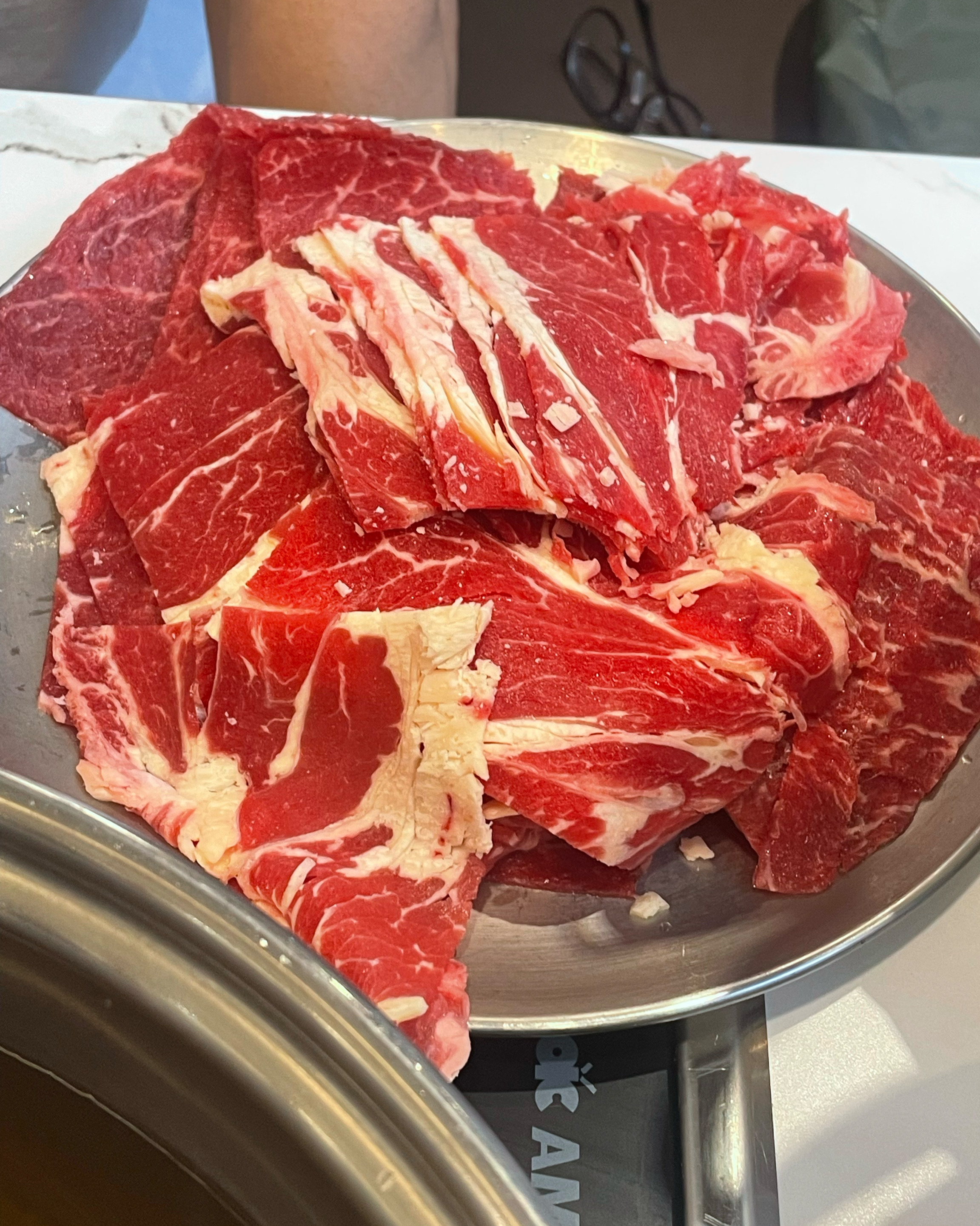 양도 많고 매장도 넓어서 편하게 먹을수 있어요~ 육슈 종류도 다양하고 고기도 많이 드시고 