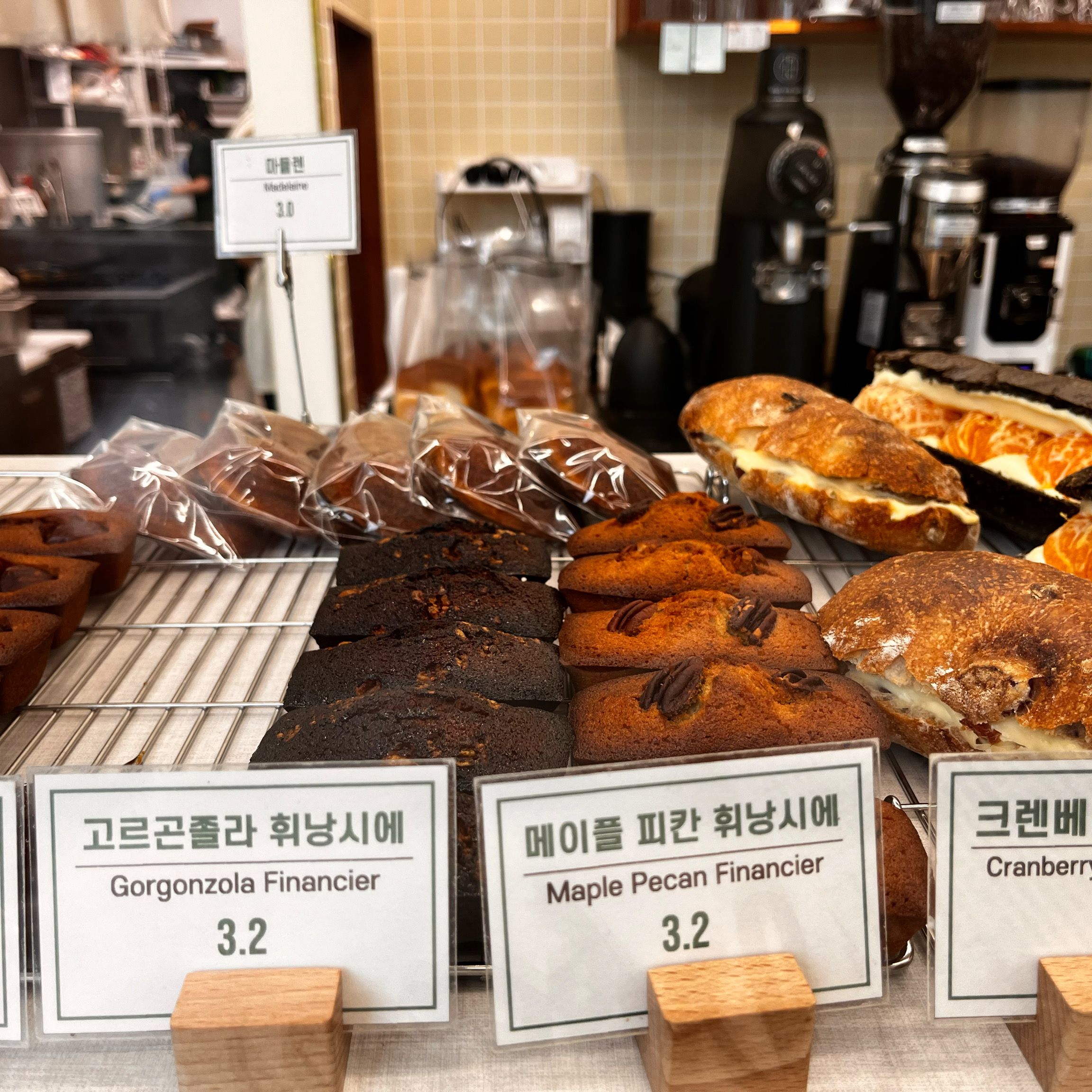 에그타르트랑 휘낭시에 맛집~ - 대전 맛집 그린베이커리