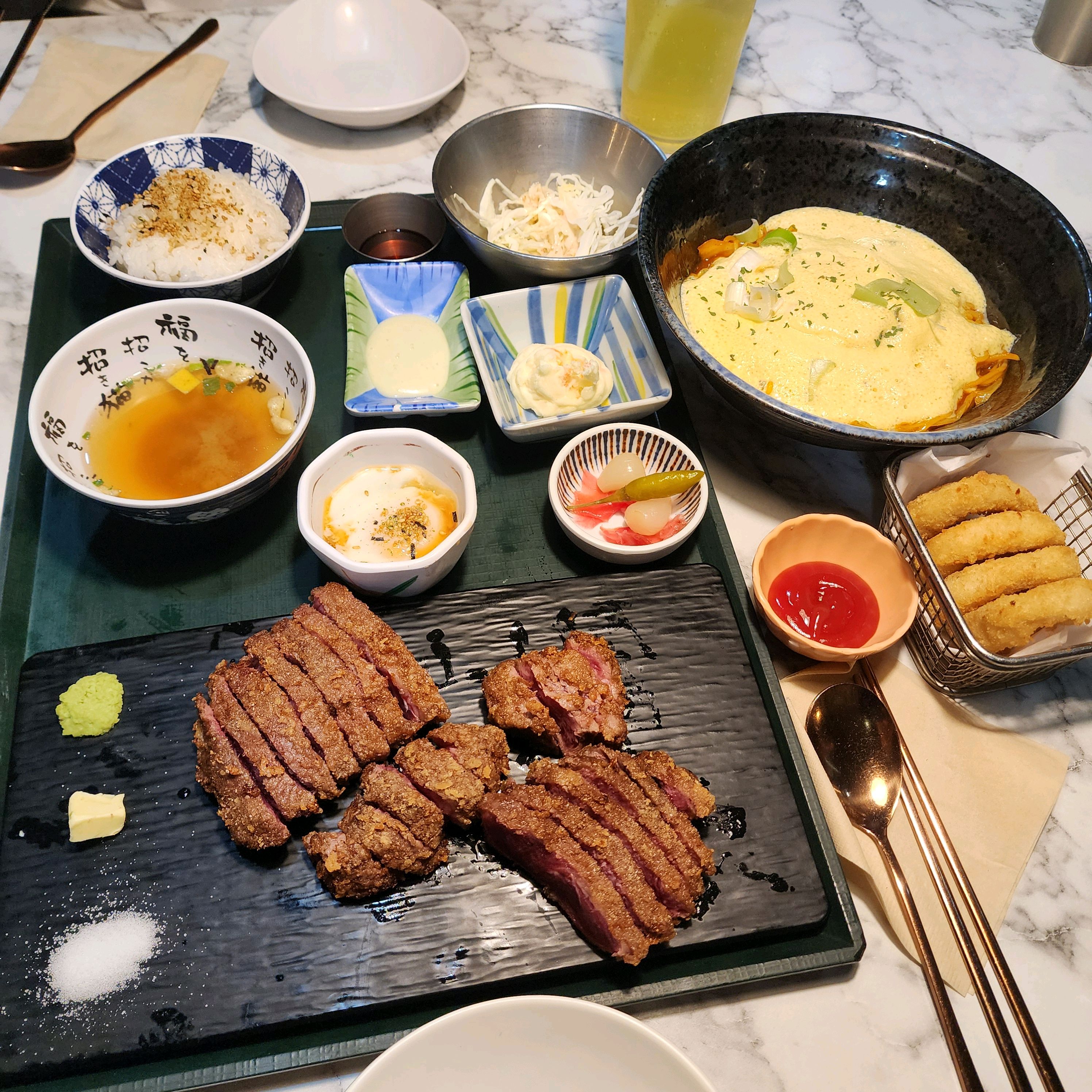 고기가 비주얼도 좋고 맛도 좋고!! 버터랑 같이 구워먹으면 엄청 맛있어요!! 불닭크림볶음면