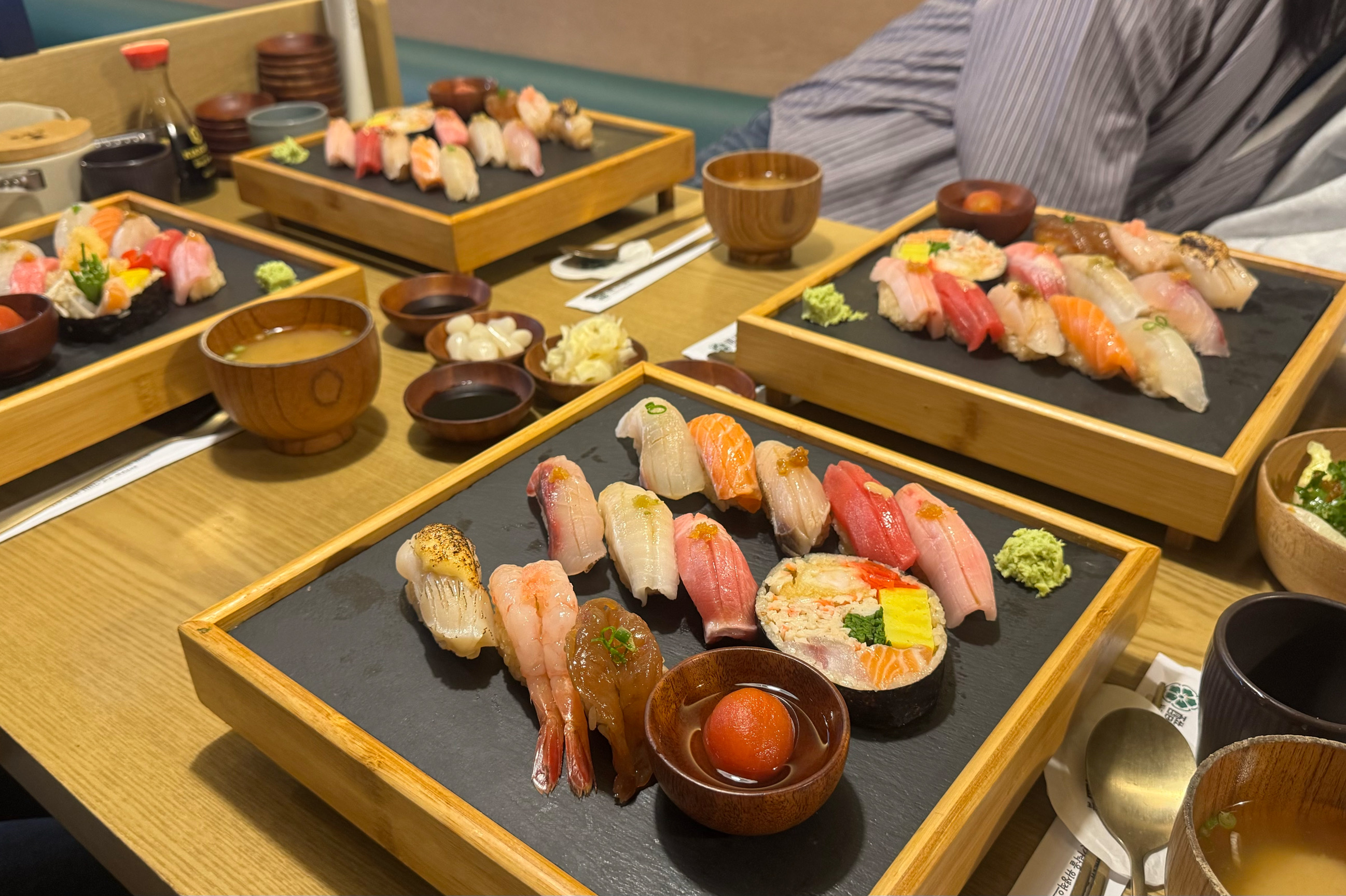 초밥이 너무 맛잇고 그릇들도 다 너무 이쁘고 인테리어도 이뻐요 - 대전 맛집 초미당 세번째