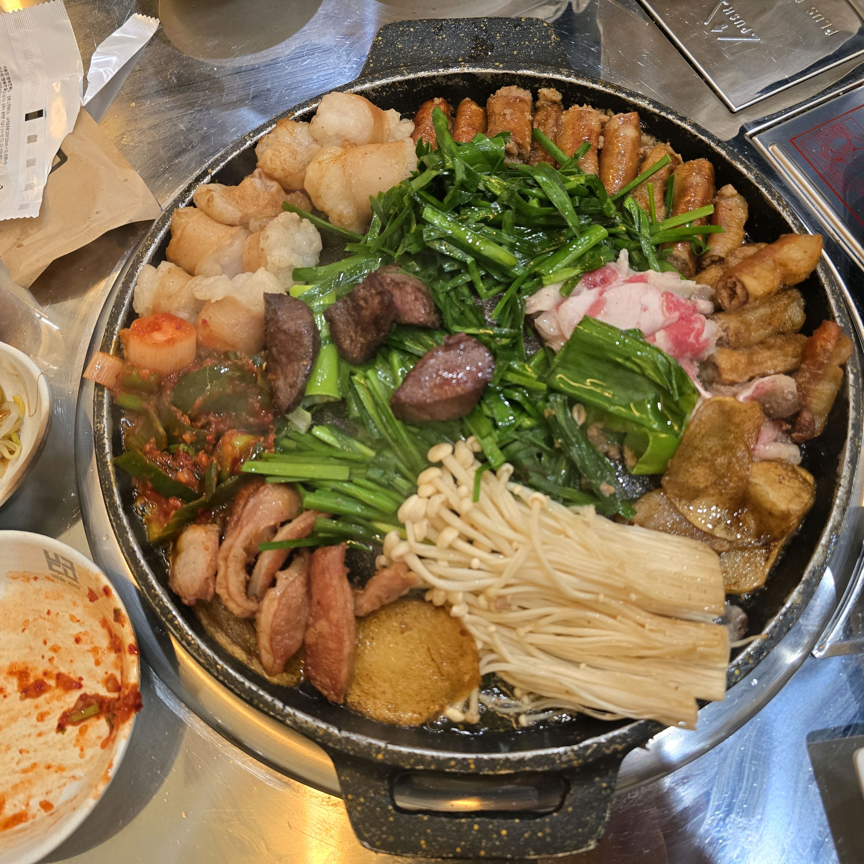 너무 맛있습니다 항상 시청점 가다 대흥동에 새로 생겼다 해서 왔는데 매장 테이블이 편해서