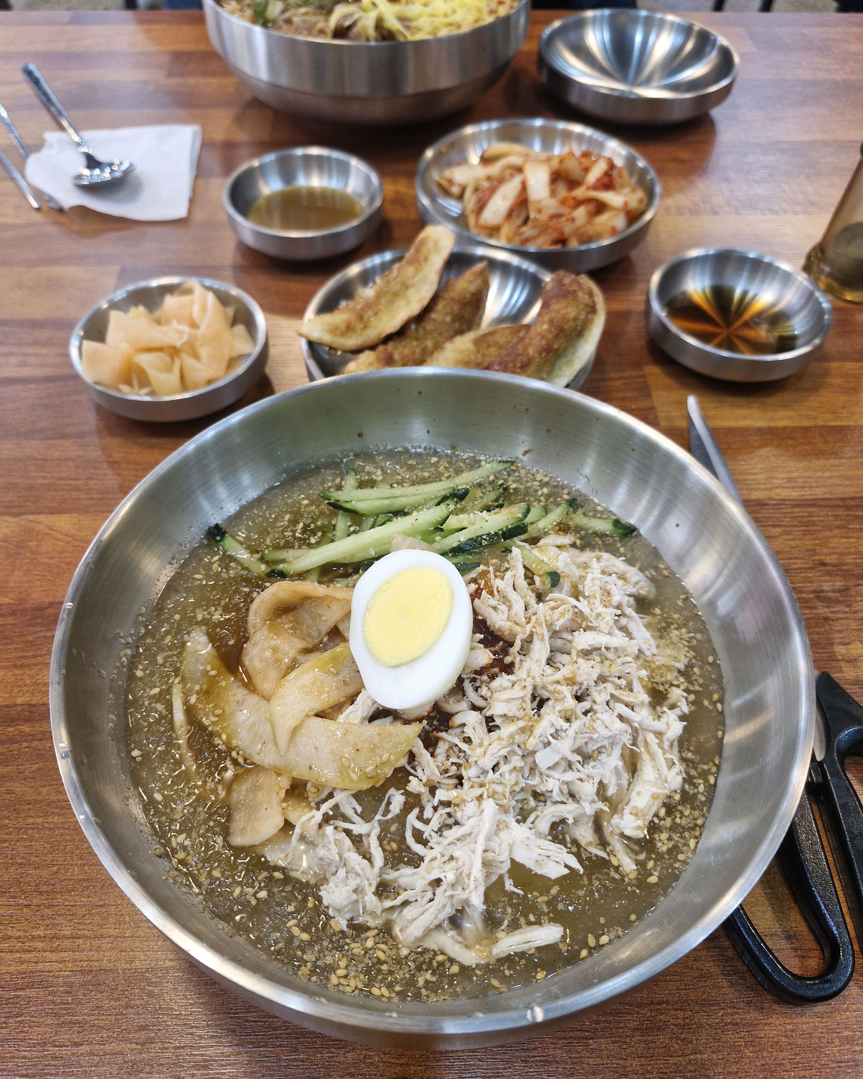 근처 일하러 왔다가 밀면 먹으러왔는데 물비빔 국물 정말 맛있어요! 맛집등록!! - 대구 맛집 길천 인생면옥 범어본점