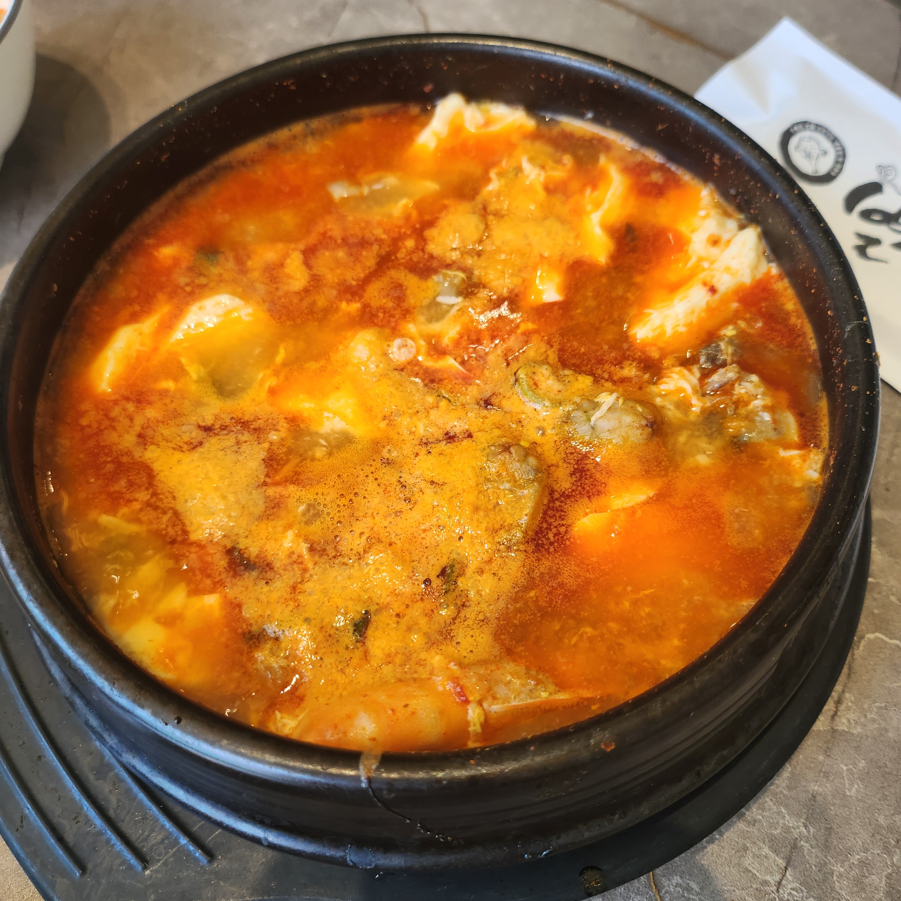 회사근처라 가끔 오는데 반찬도 다양하고 맛있어요~~무엇보다 반찬이 뷔페 처럼 되어있어서 먹