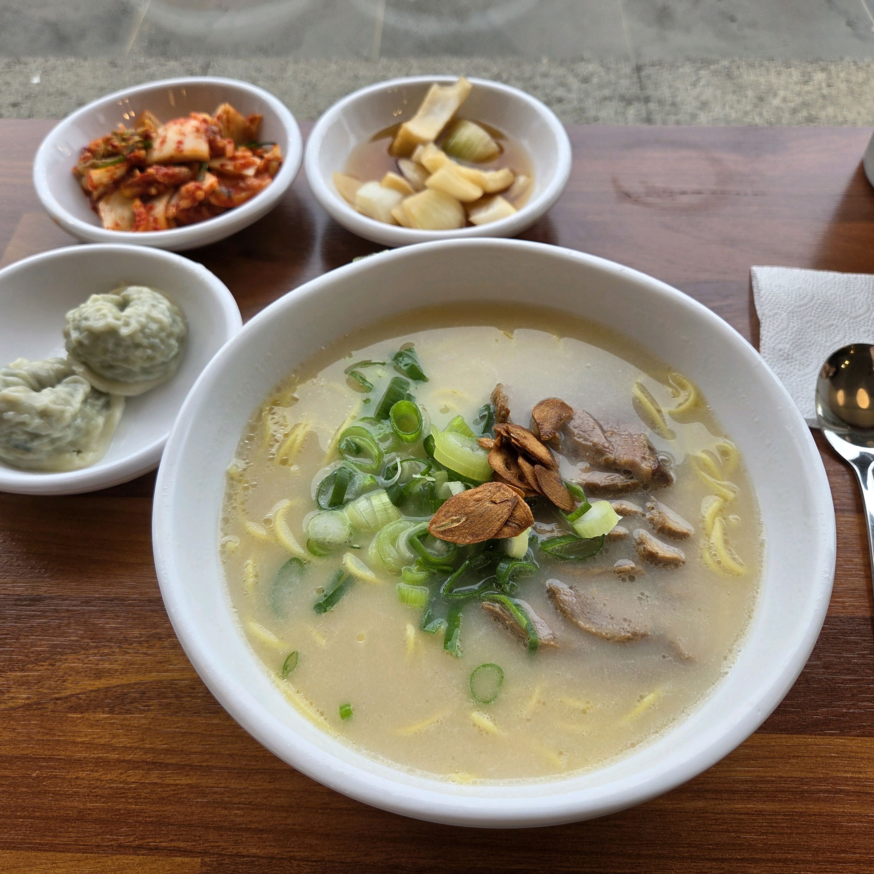 국물이 진짜 맛있어요! - 제주 맛집 언덕집국수