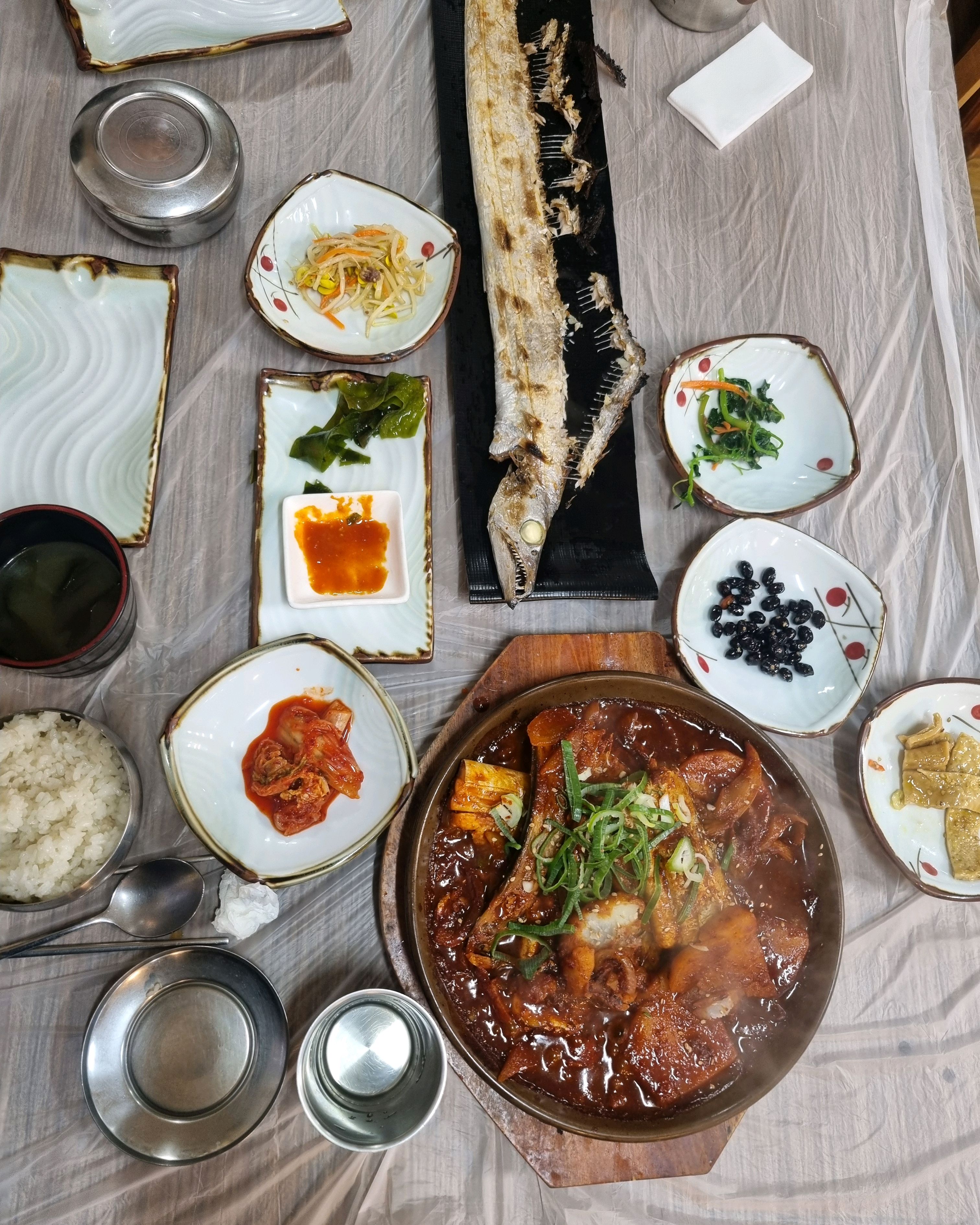 친구의 제주한달살기를 함께하기위한 우정여행에서 성산일출봉과 바다를 보며 매콤달달한 갈치고등