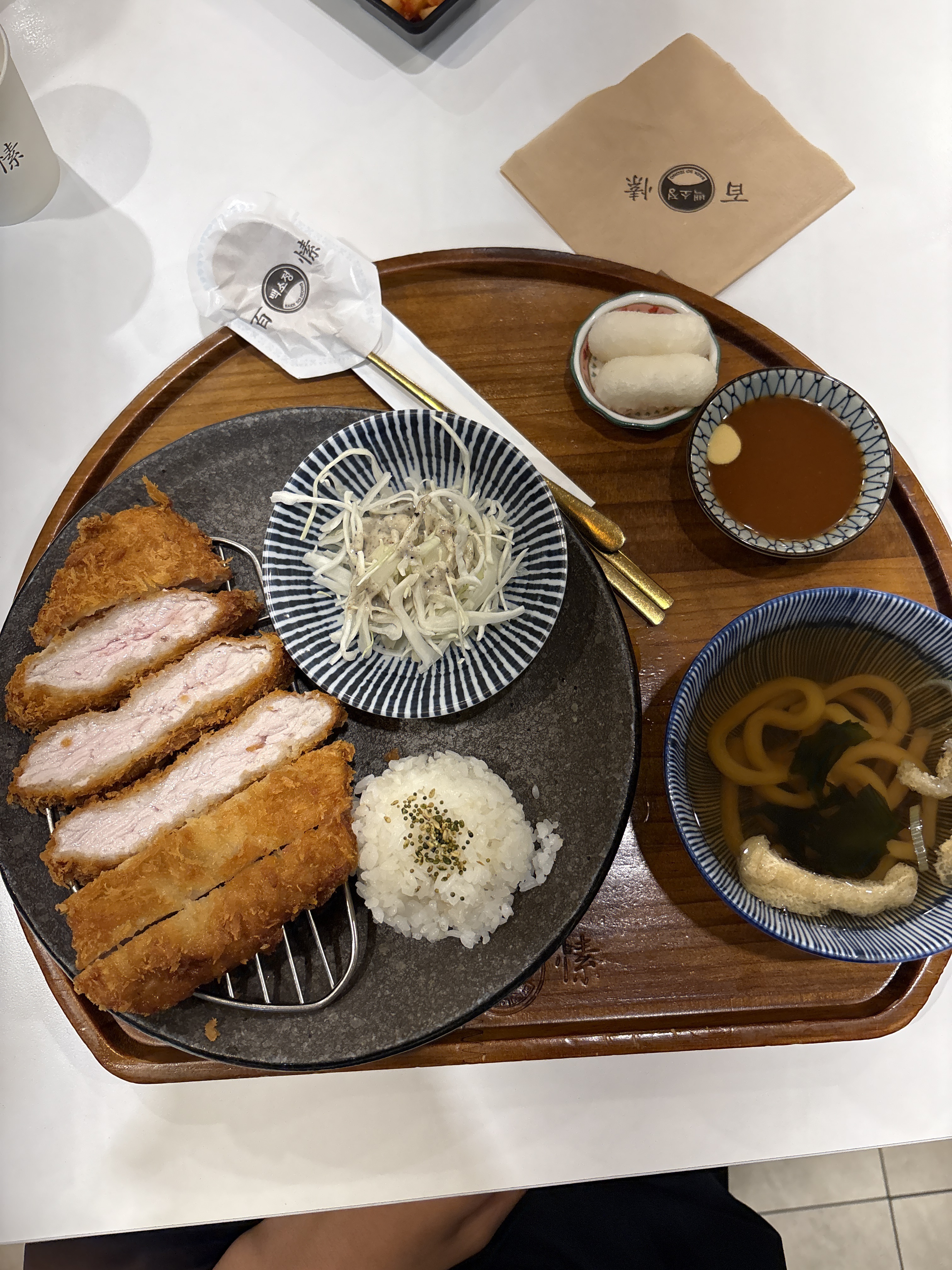 항상 맛있게 먹고 있습니다 고기가 두툼해서 맛있어요 제 최애 돈까스 집입니다 - 가좌역 맛집 백소정 남가좌DMC점