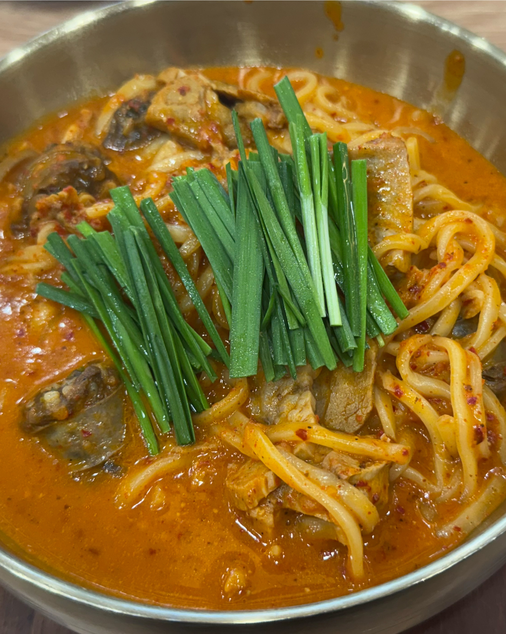 순대국이랑 면이 어울릴까라는 궁금증으로 칼순대국 먹게 되었는데 너무 잘 먹고 가네요~ 다