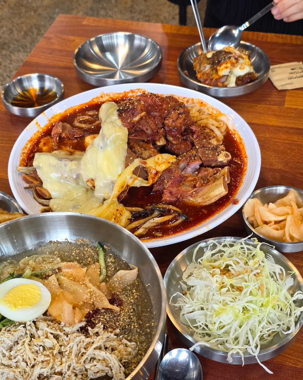 두명이서 먹기에 양이 아주많았어요 - 대구 맛집 길천 인생면옥 범어본점