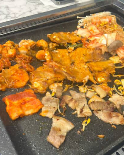 고기도 맛있고 직원분들이 너무 착하셔서 편하게 잘 먹고 가요!!! 샤브샤브를 못먹어서 아쉽