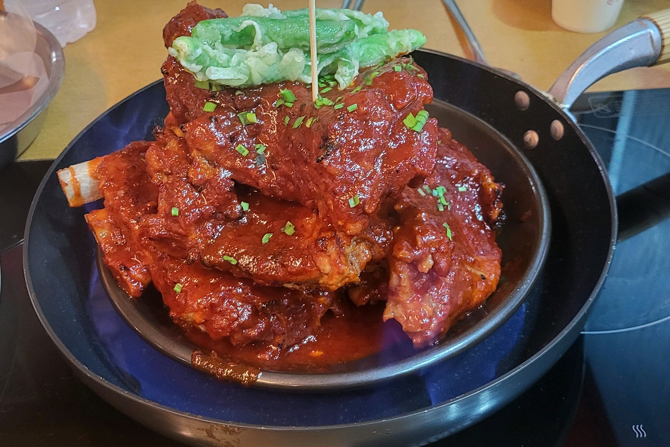 양이 저어어어엉말 많아요 2인분을 시켰는데 3인분은 되는거 같아요 - 대전 맛집 식장산왕뼈구이