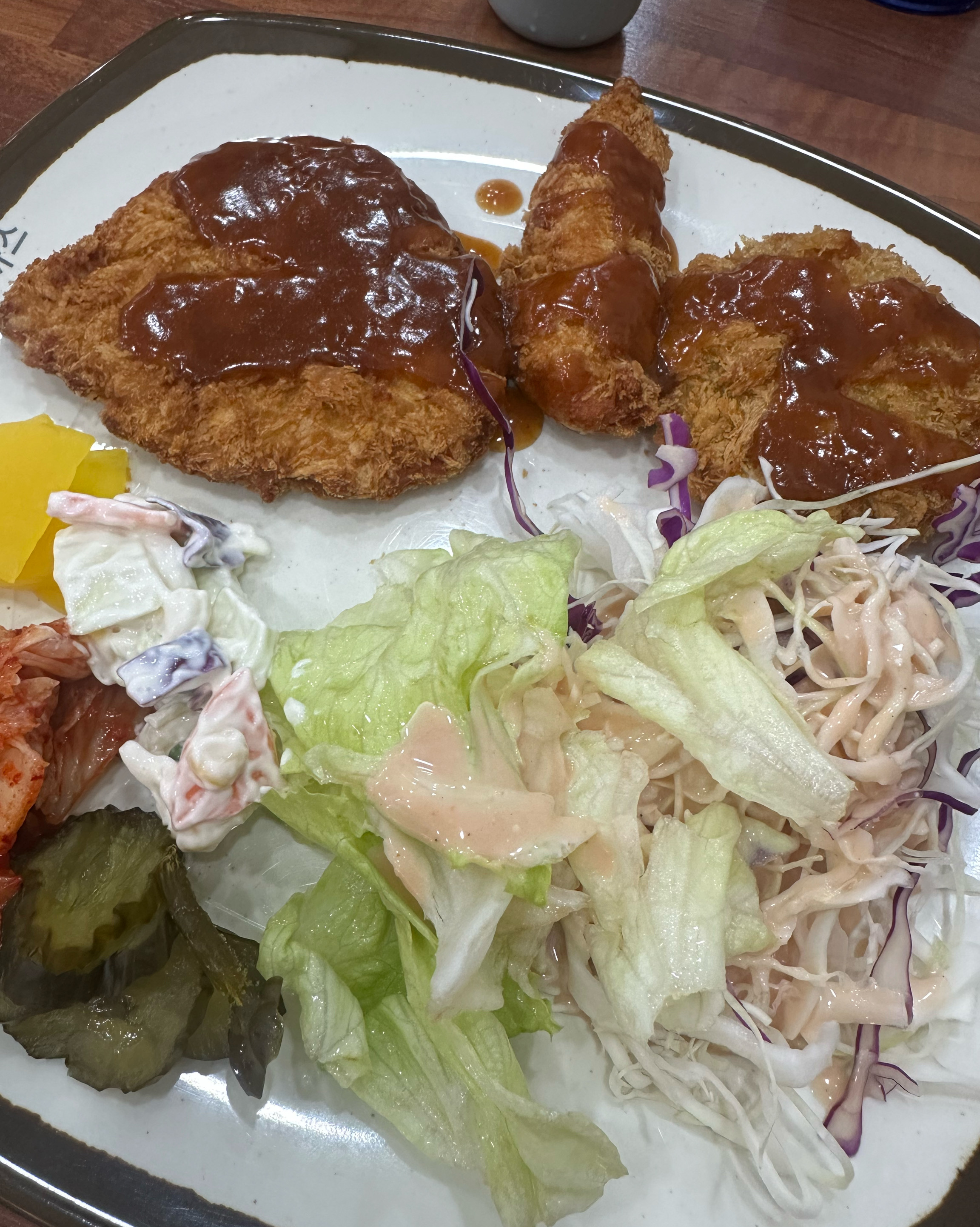 처음 방문 해봤는데 무한리필인데 퀄리티도 좋고 싸고 음식 종류가 많아서 좋네요! 재방문 할