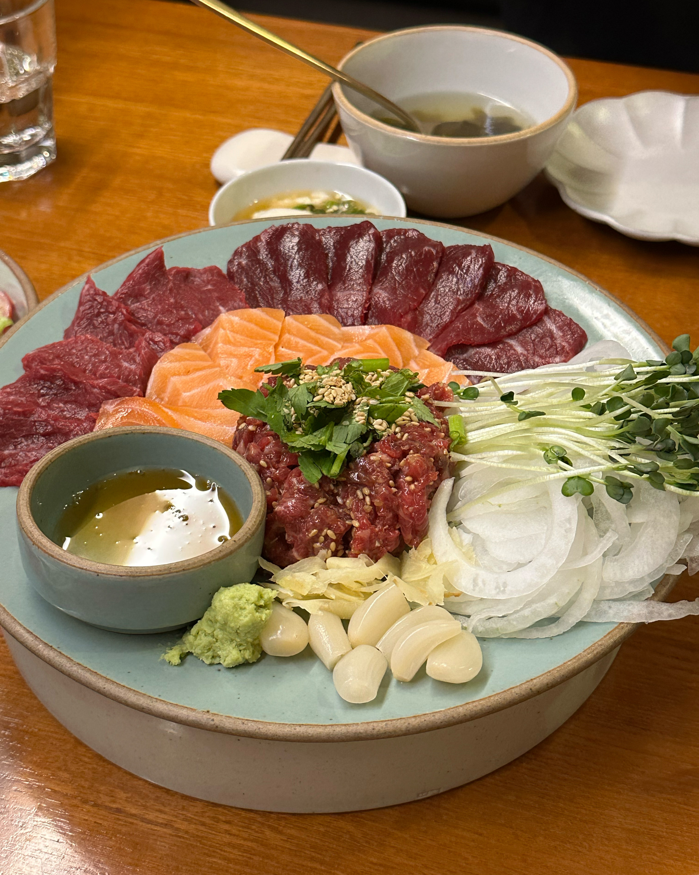 뭉티기가 예약하지 않고도 먹을 수 있어서 좋아요! 그리고 주류가 맛있고 술찌들도 먹을 수