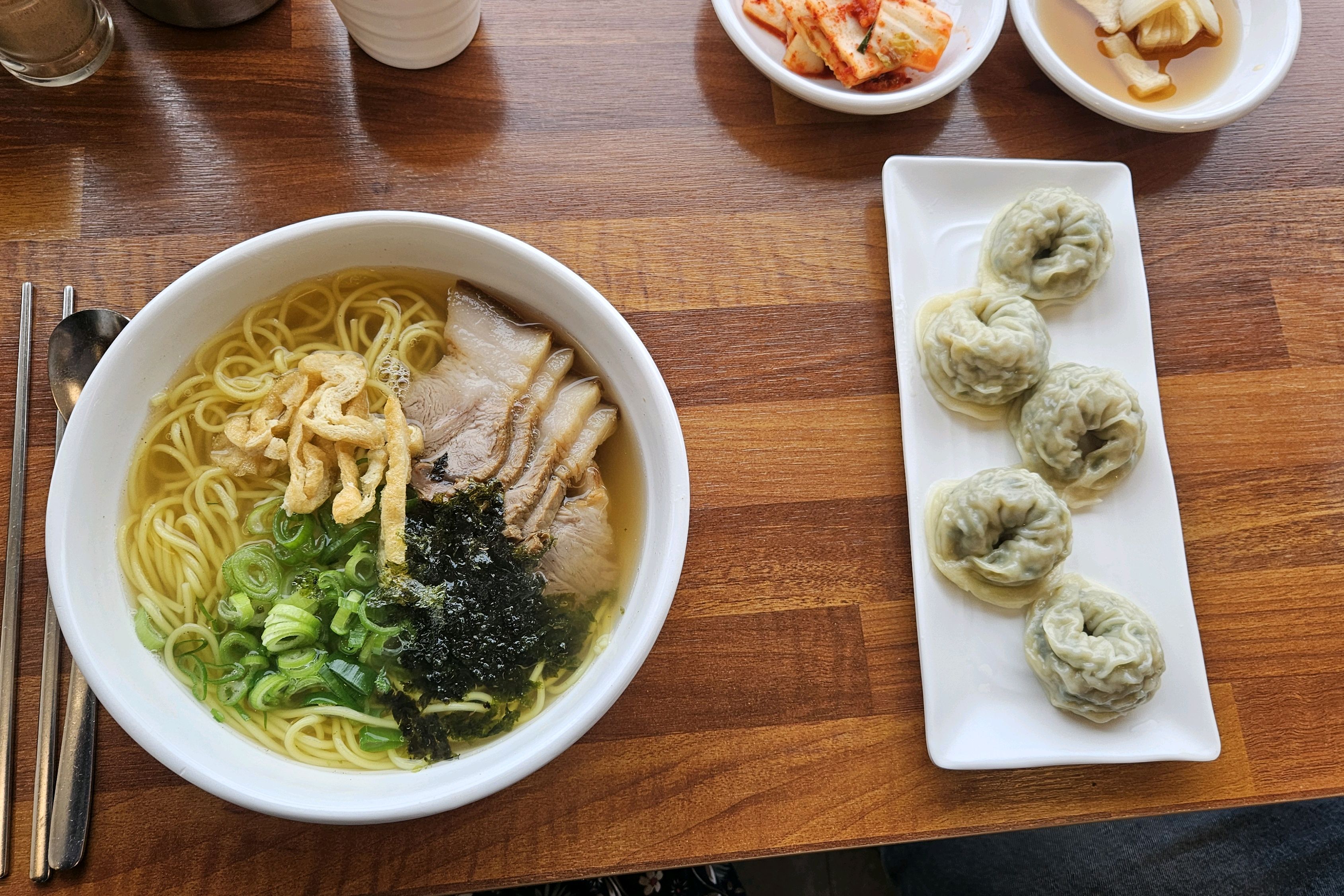편의점 옆에 있는 문 말고 - 제주 맛집 언덕집국수