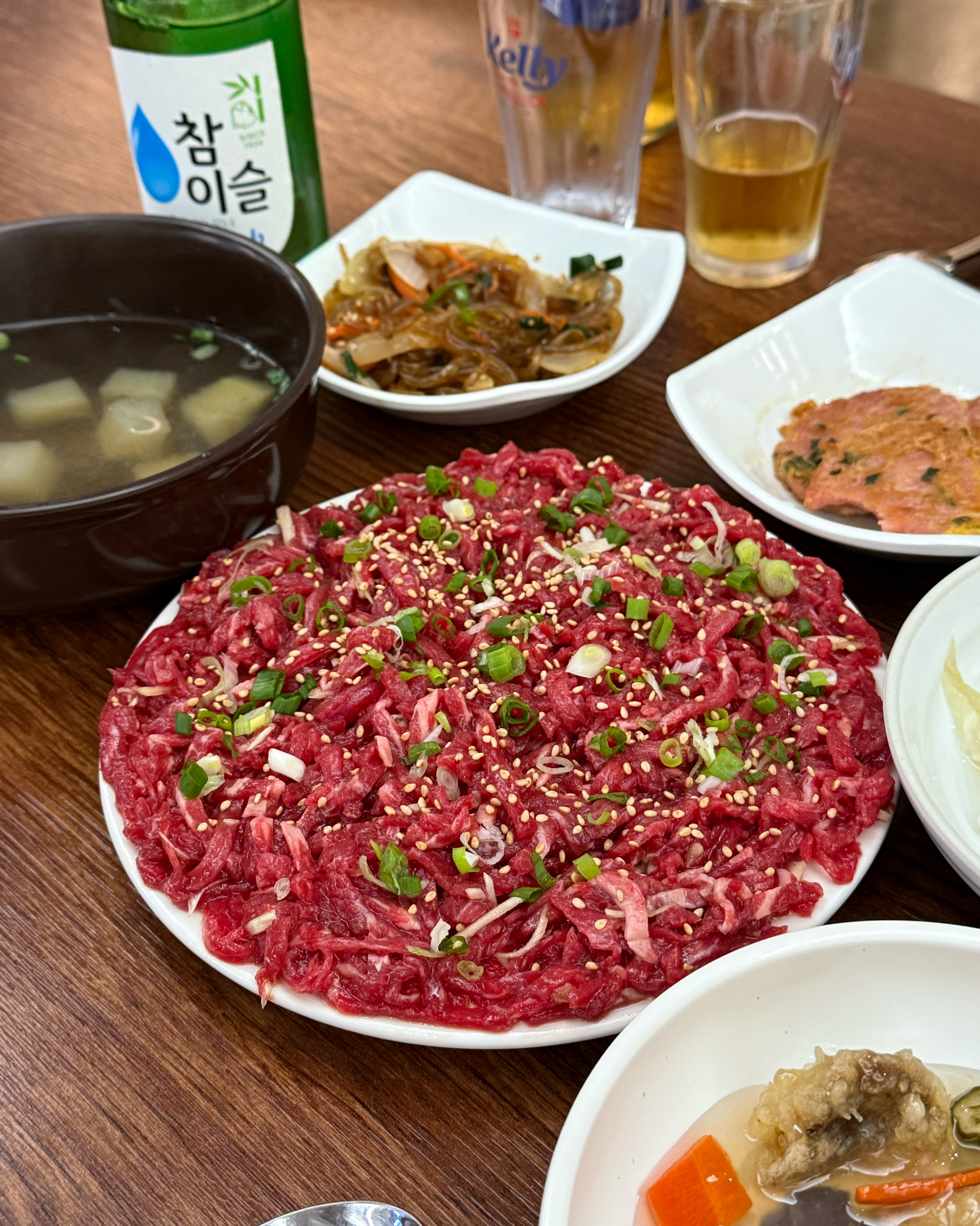 중파있을때부터 좋아하던 곳인데 동네에 생겨서 럭키비키🍀 육회랑 생고기 둘다 존맛 ㅠ 사장님