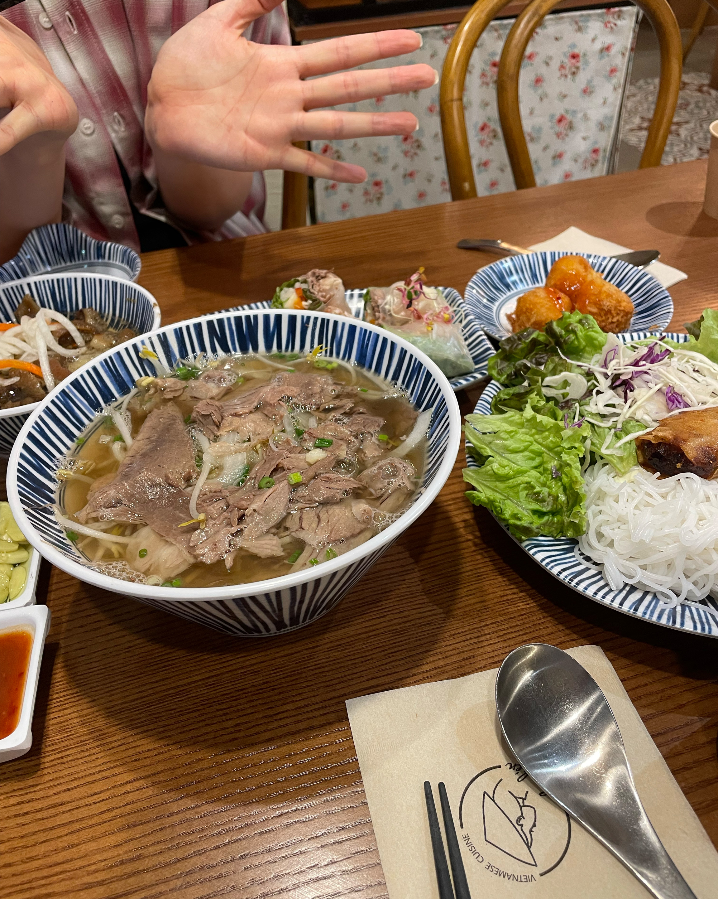 베트남음식이 생각날때면 항상 첫번째로 떠오르는 곳입니다. 매장도 청결하고 분위기도 너무 좋