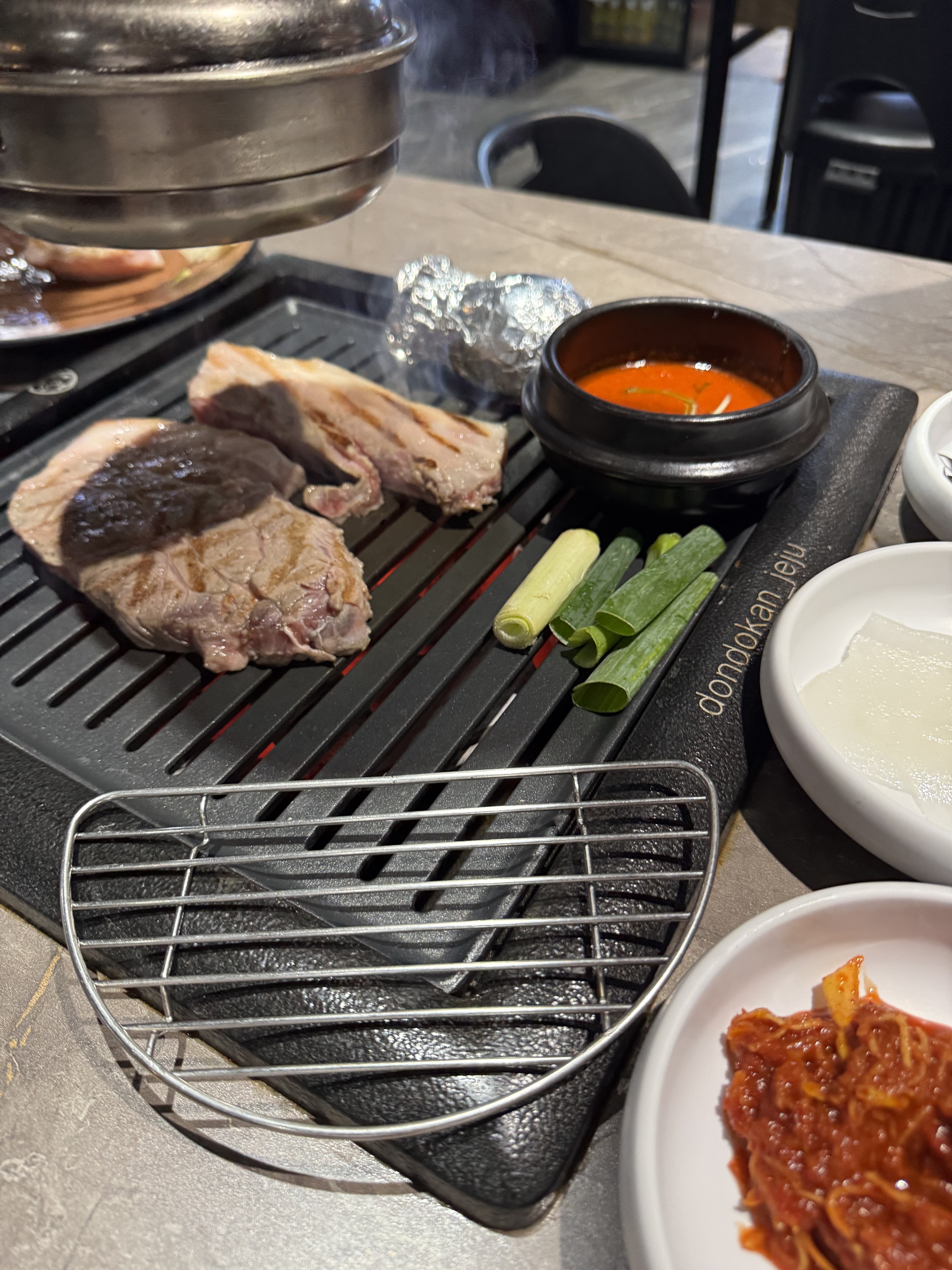식당이 깔끔하고 고기도 맛있어요!! - 제주 맛집 돈도칸 연동흑돼지