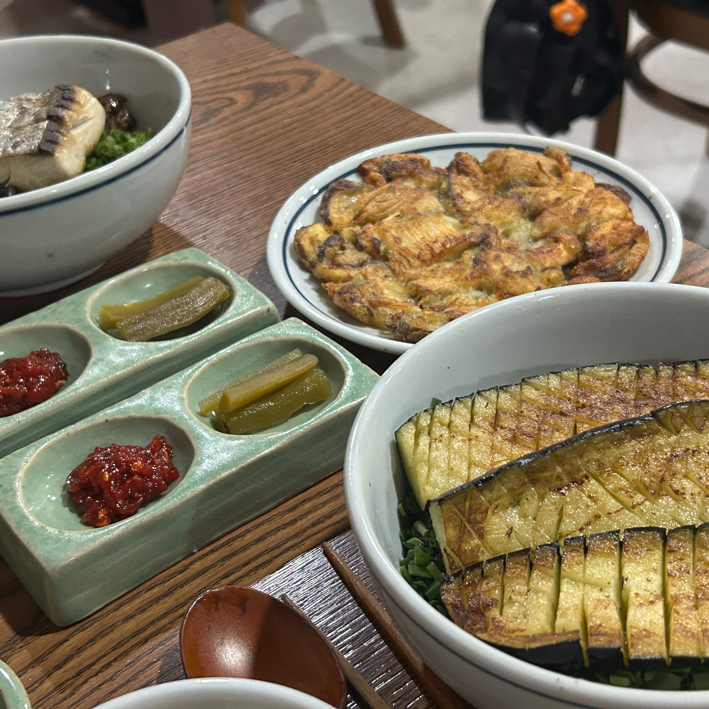 삼치곤드래밥이랑 가지된장덮밥 시켰어요. - 대구 맛집 향택 동대구점