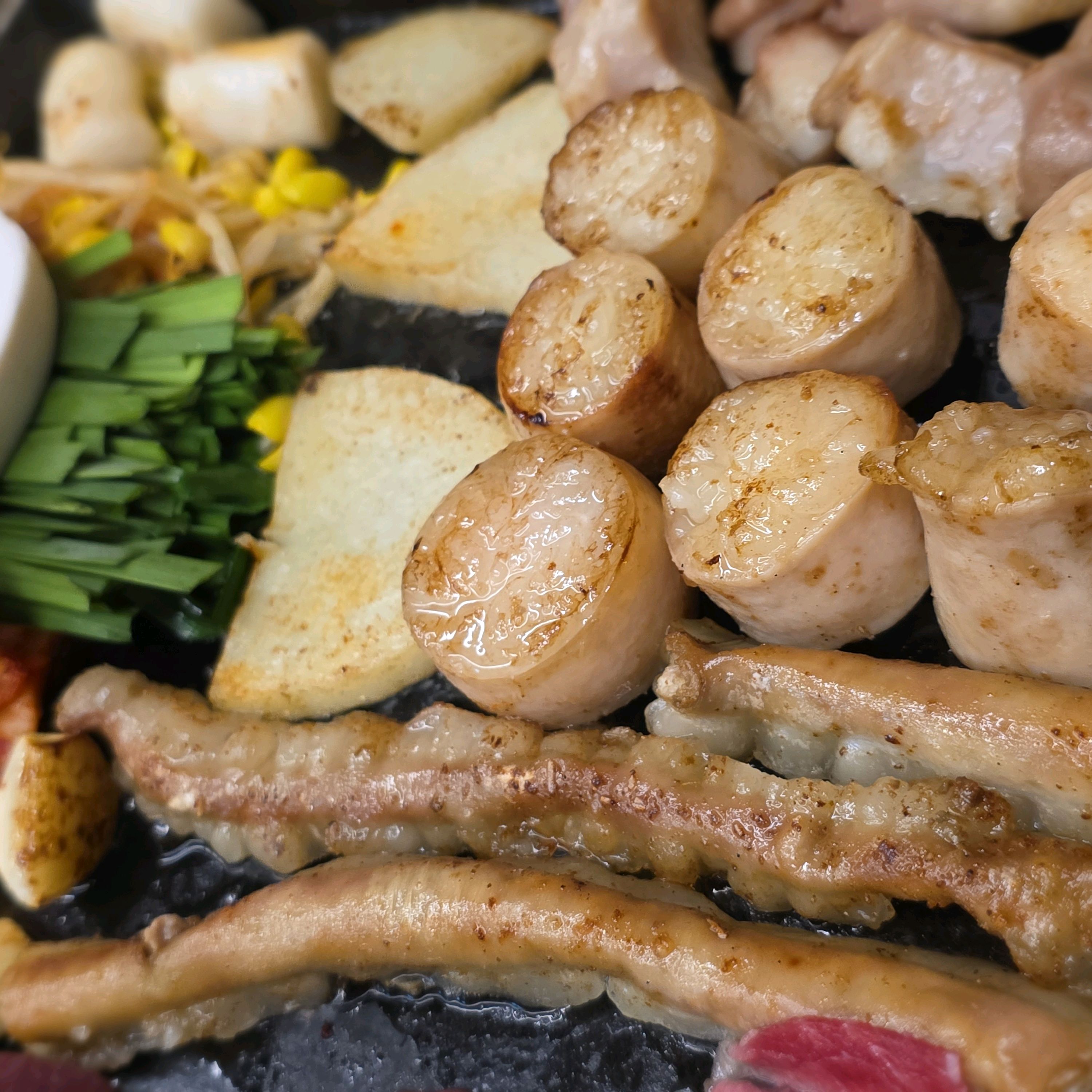 모듬 먹었는데 너무 맛있어요 !!❤️ 양도 많고 반찬도 잘 나와요 ㅎㅎ 다음에 또 오고 싶