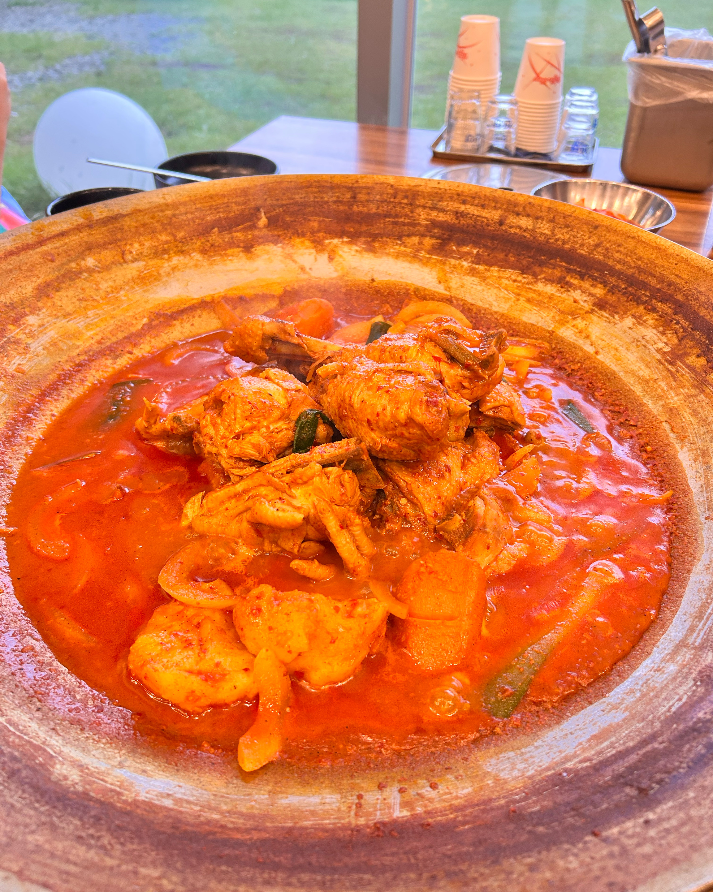 여기는 유성현충원맛집으로 찐 유명한곳인데 주변 경치가 너무 좋아서그런지 멀리 외곽까지 드라