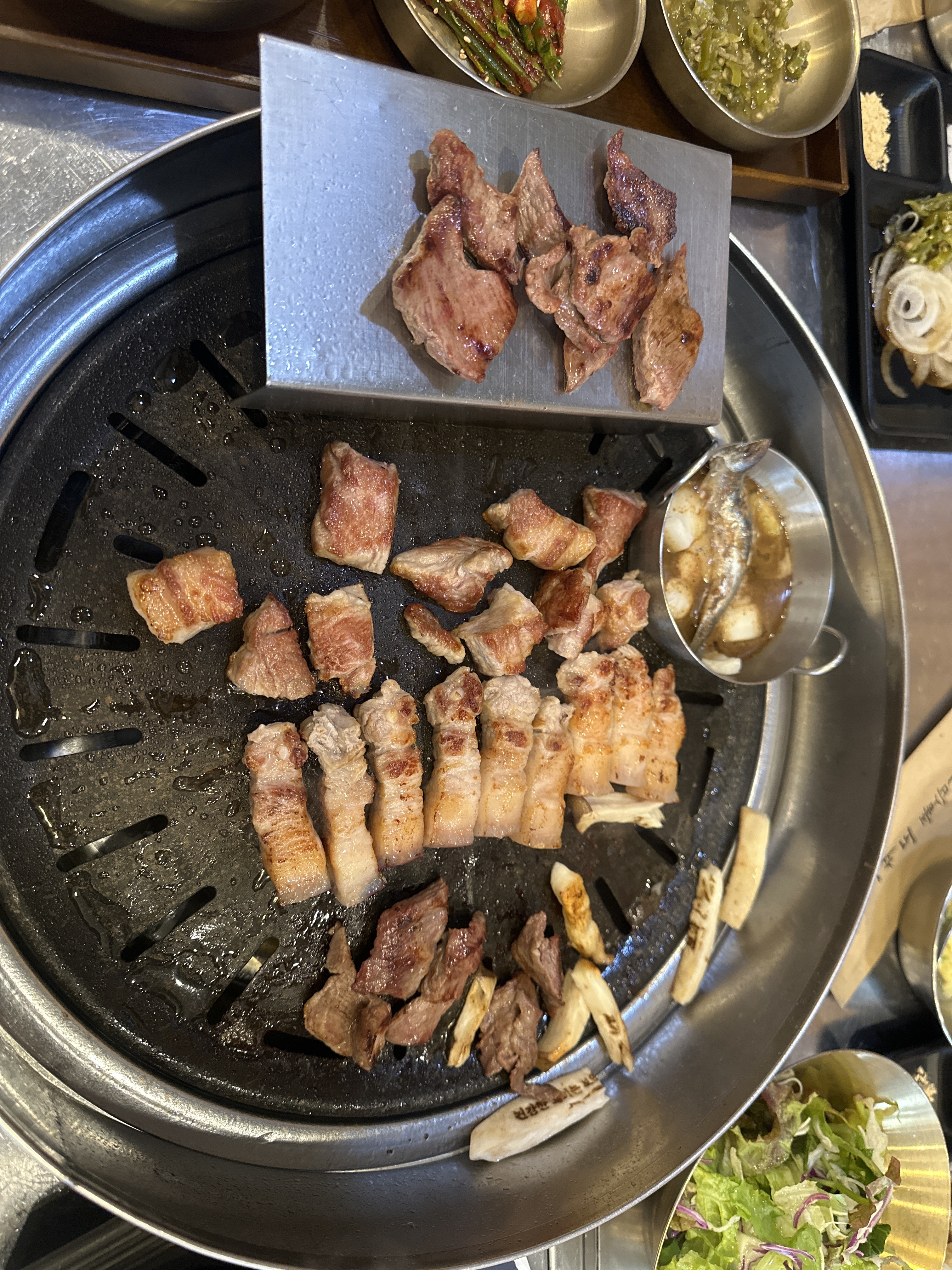 처음 방문했는데 너무 친절하시고 특히 고기맛이 대박이에요!! 완전 재방문 의사 100%!!