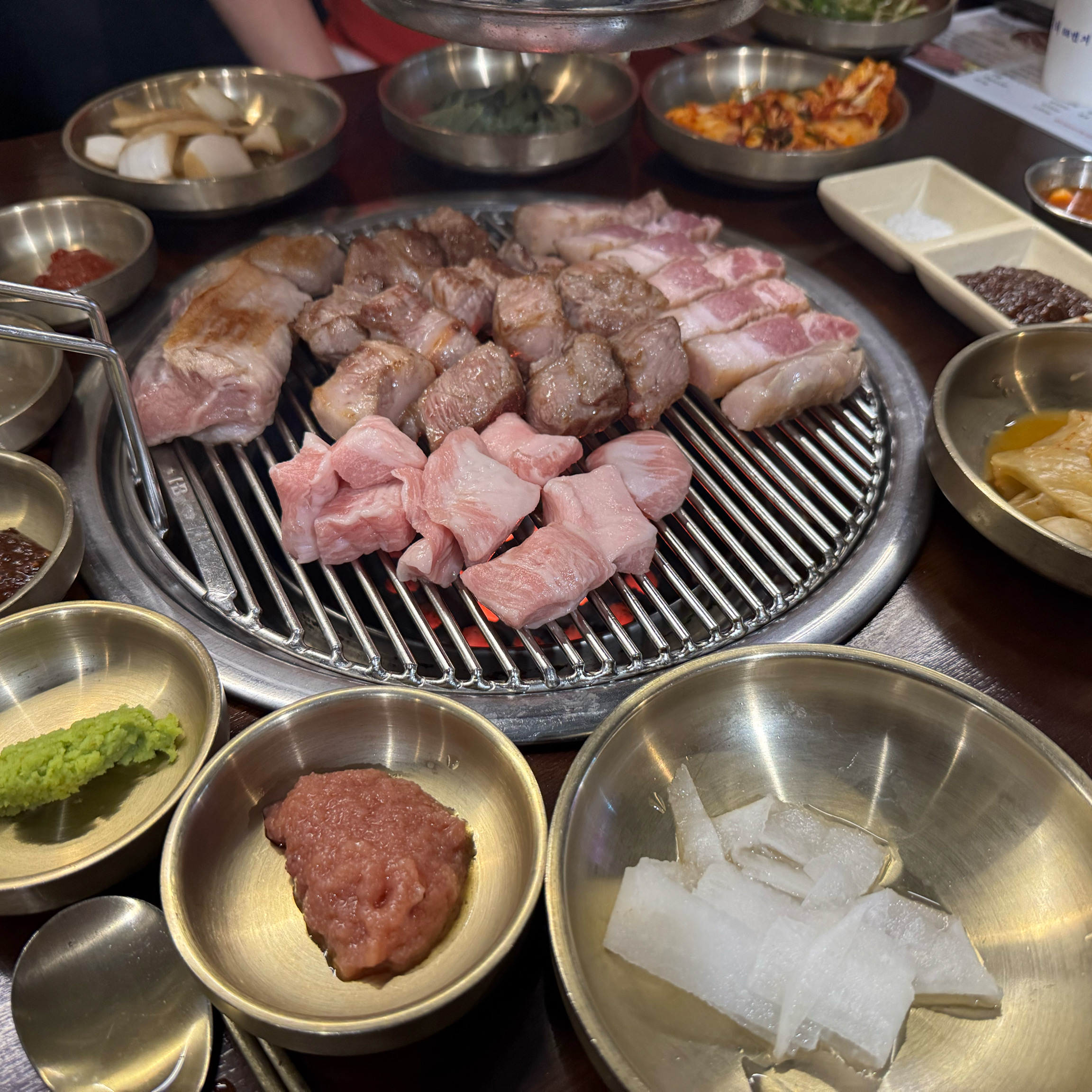 맛있다는 소문 듣고 왔습니다 매장도 넓고 연기가 차지않아 좋아요 - 대전 맛집 고깃리88번지 대전관평점