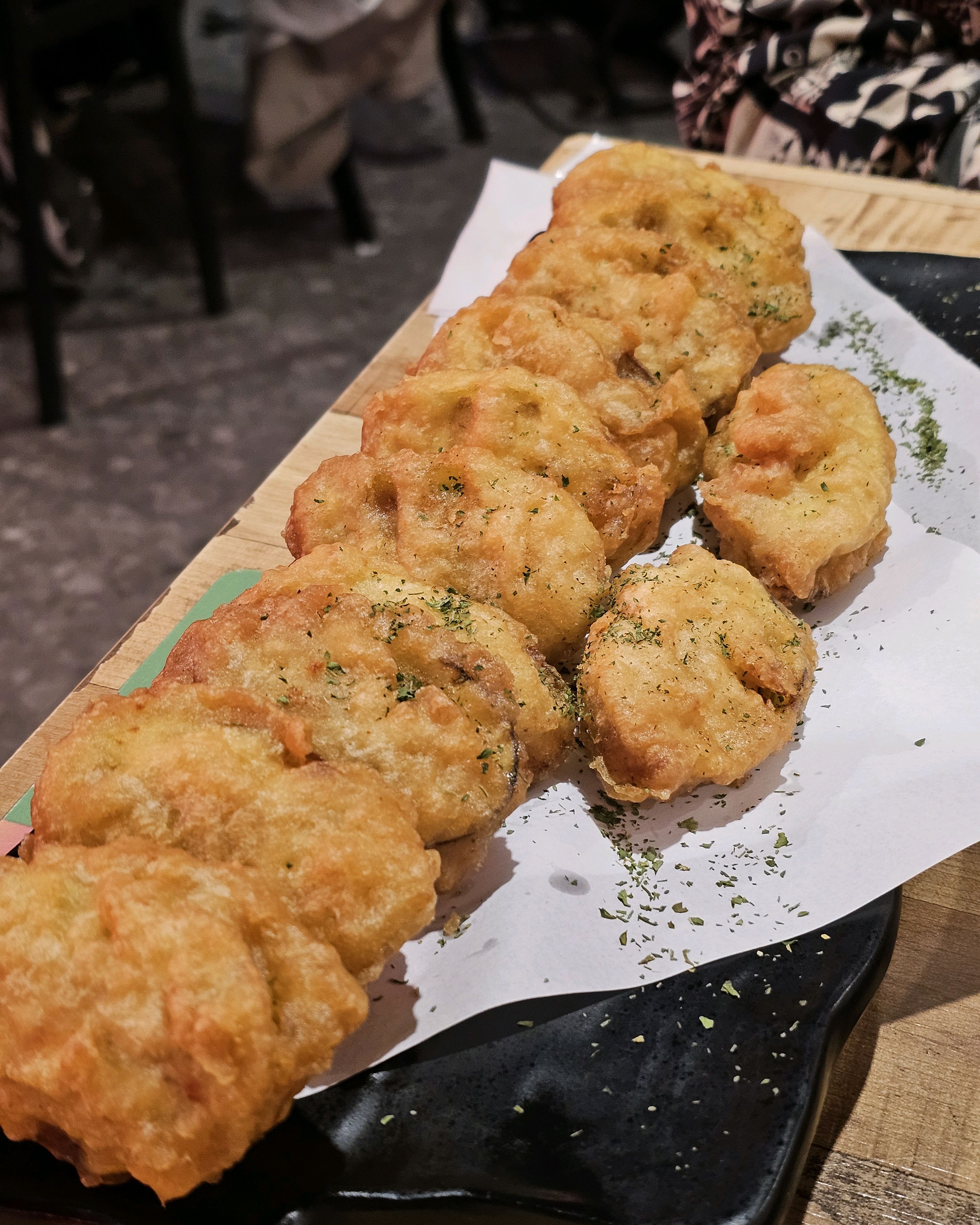 친구들과 오랜만에 만나서 뭐먹을지 고민이였는데 사진보고 왔는데 양도 많고 맛있어요 ! 다음