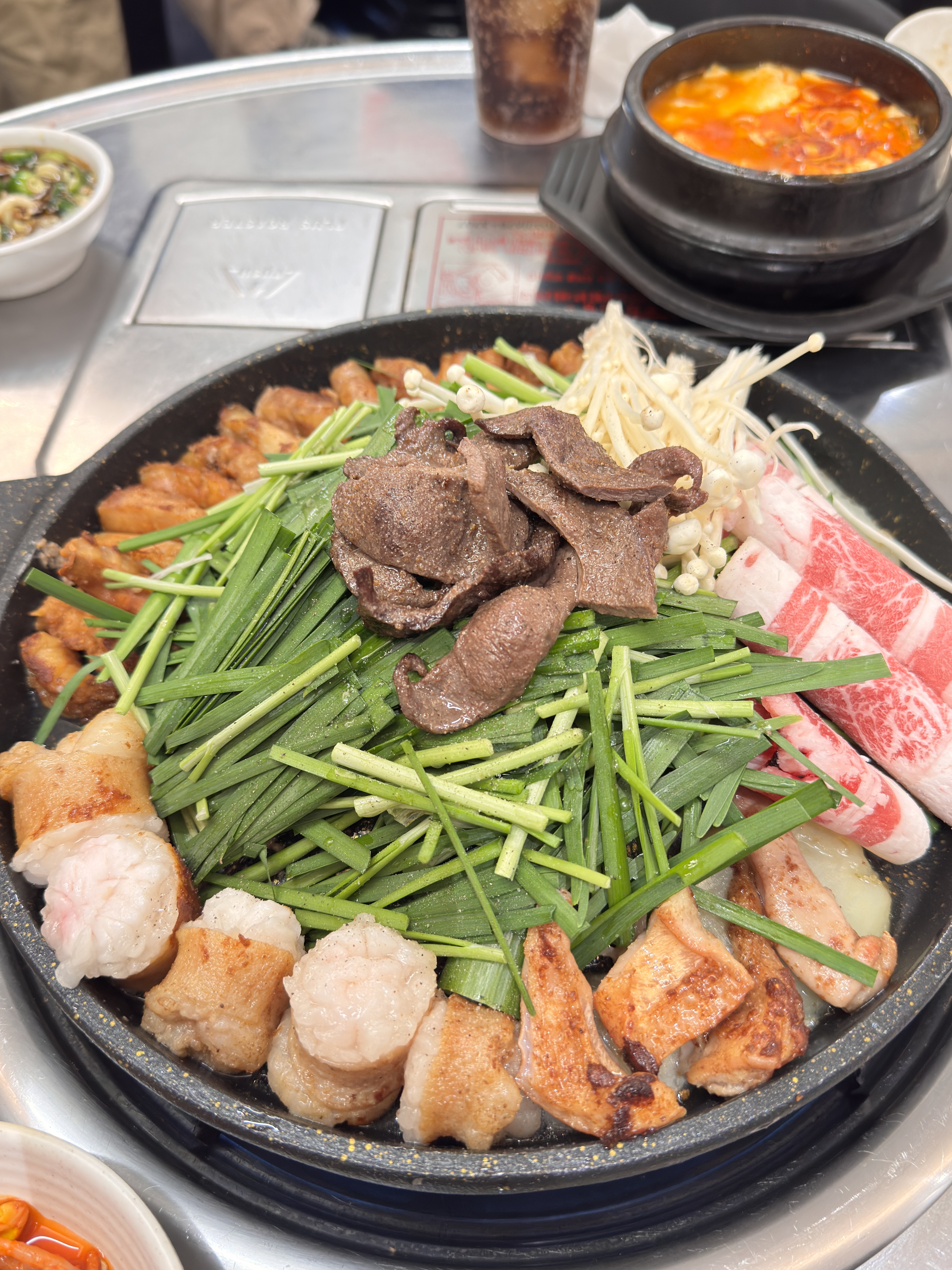 구성도 알차고 맛있어요! - 대전 맛집 벽돌곱창 시청본점