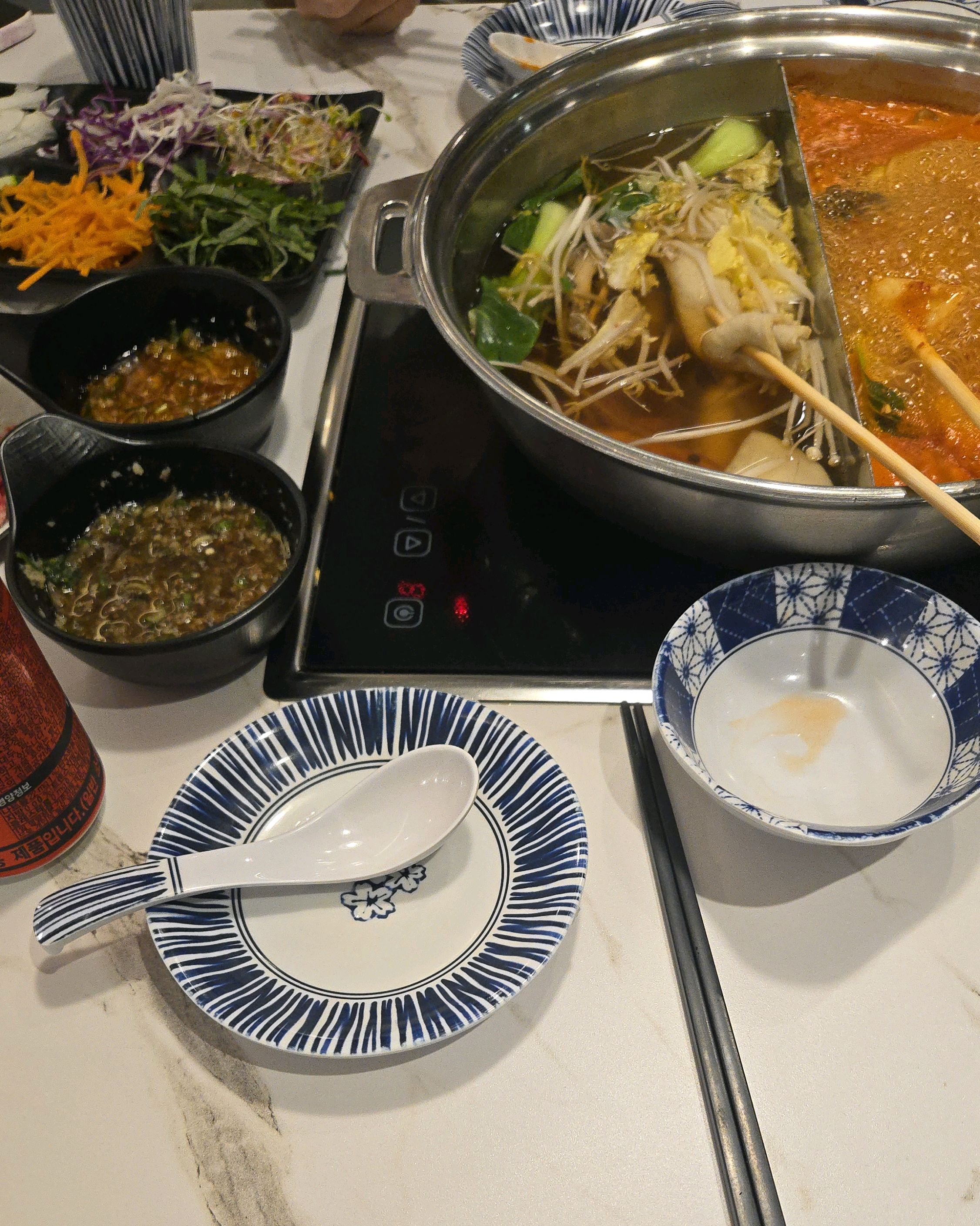 우선 소고기 말고도 먹을게 너무 많아요 국물선택도 6가지입니다! 청결한게 제일 크구요!!!