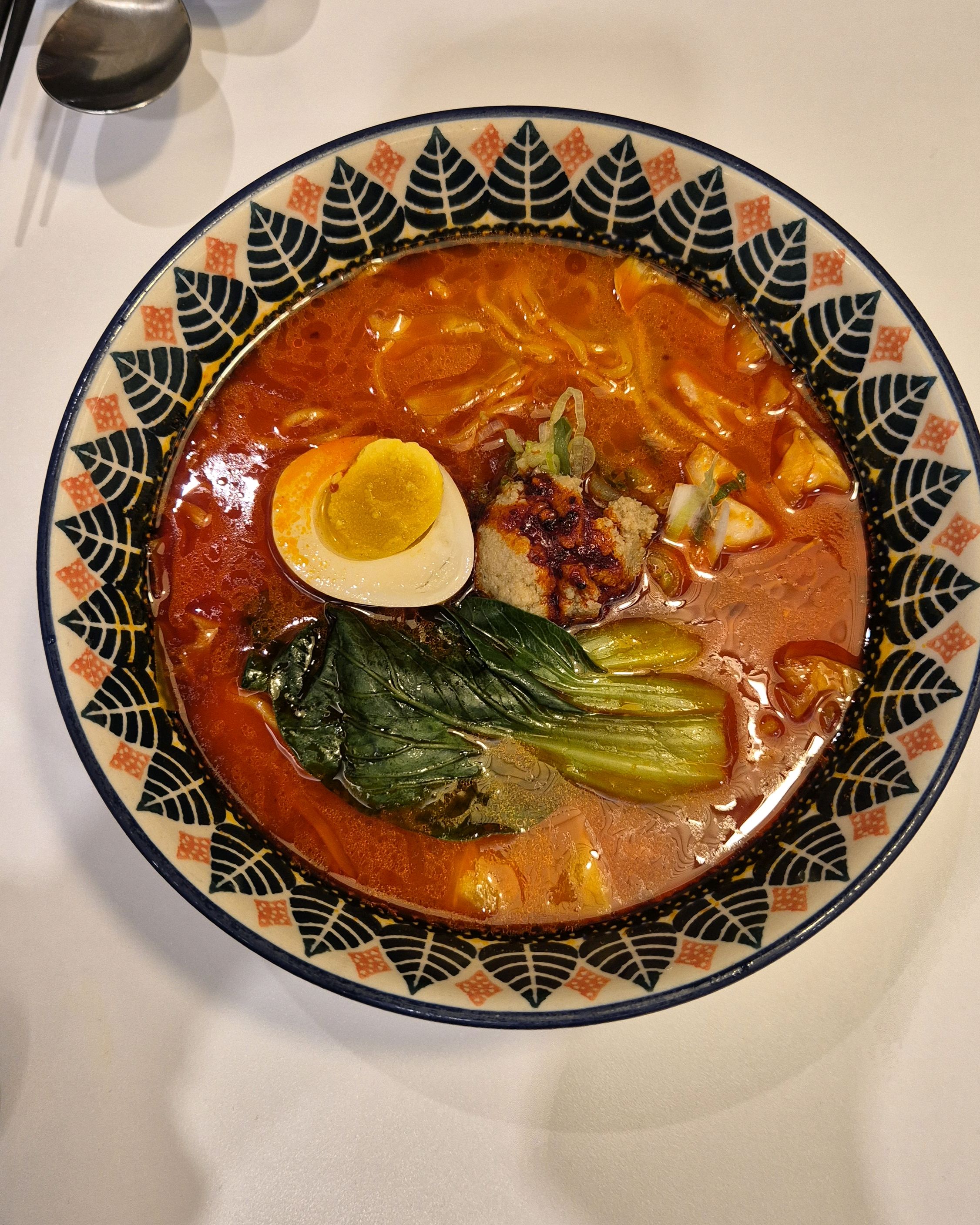 스테이크와 함께 먹은 탄탄멘도 맛있고 엄마와 딸과 함께 왔는데 너무 아늑하고 맛있게 먹고 