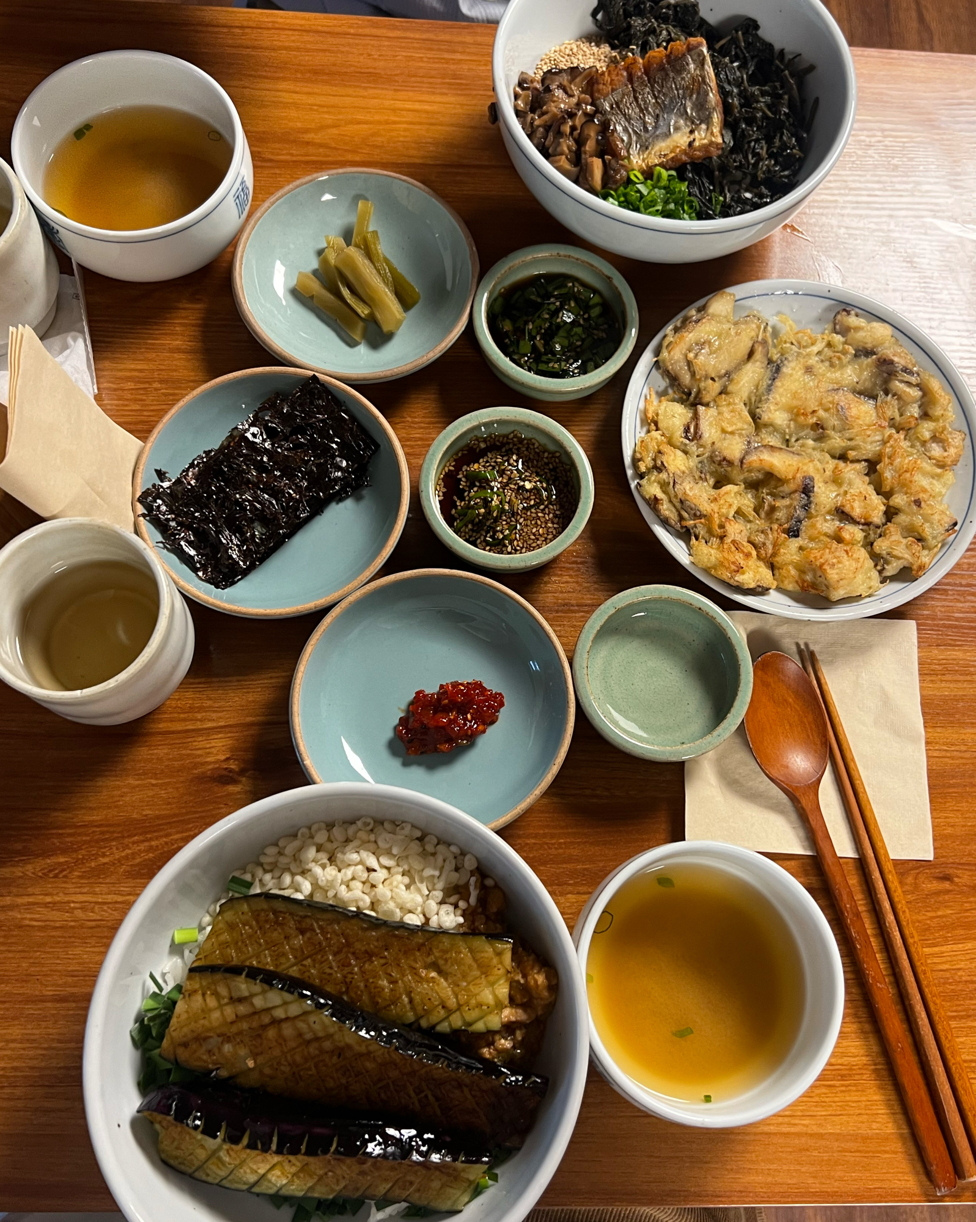 맛있어요~!!! 오래 기다리긴 했지만 기다린만큼 맛있어서 만족합니다! 2시 반쯤 오시면 웨