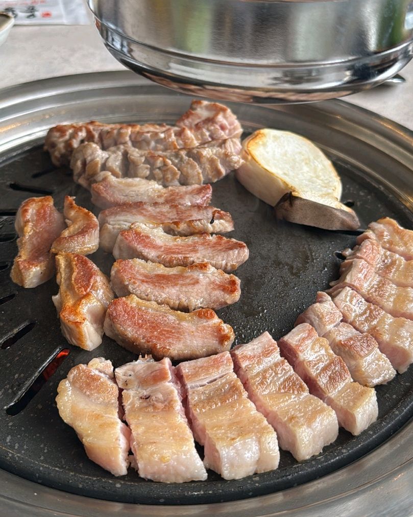 고기 질이 좋아서 맛있고 직접 구워주는 서비스라 편하게 먹을수 있어서 좋았어요 - 대전 맛집 육풍 대전봉명점