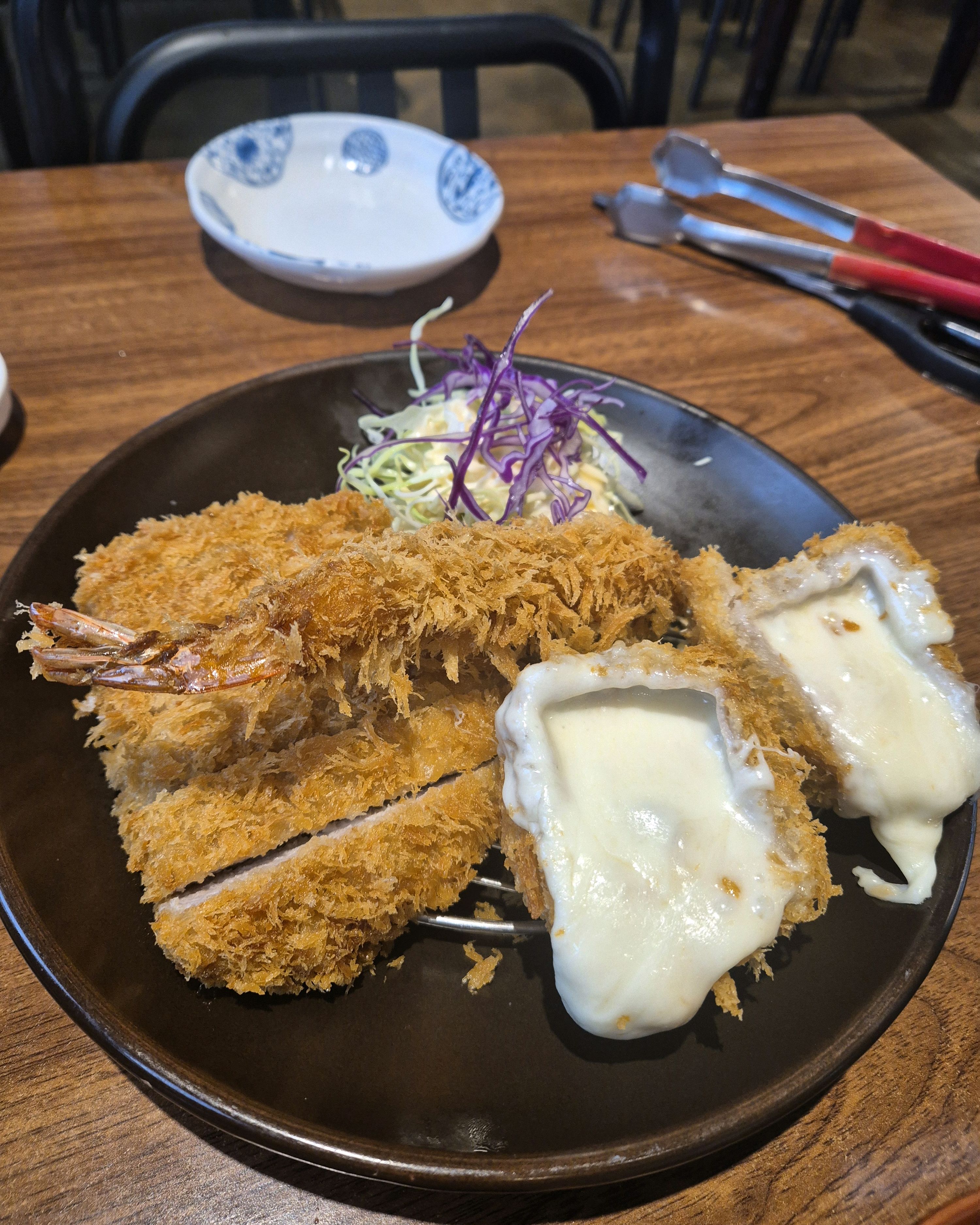 치즈모둠카츠는 치즈 풍부하게주셔서 아이가 좋아해요 - 제주 맛집 범식당 제주성산점