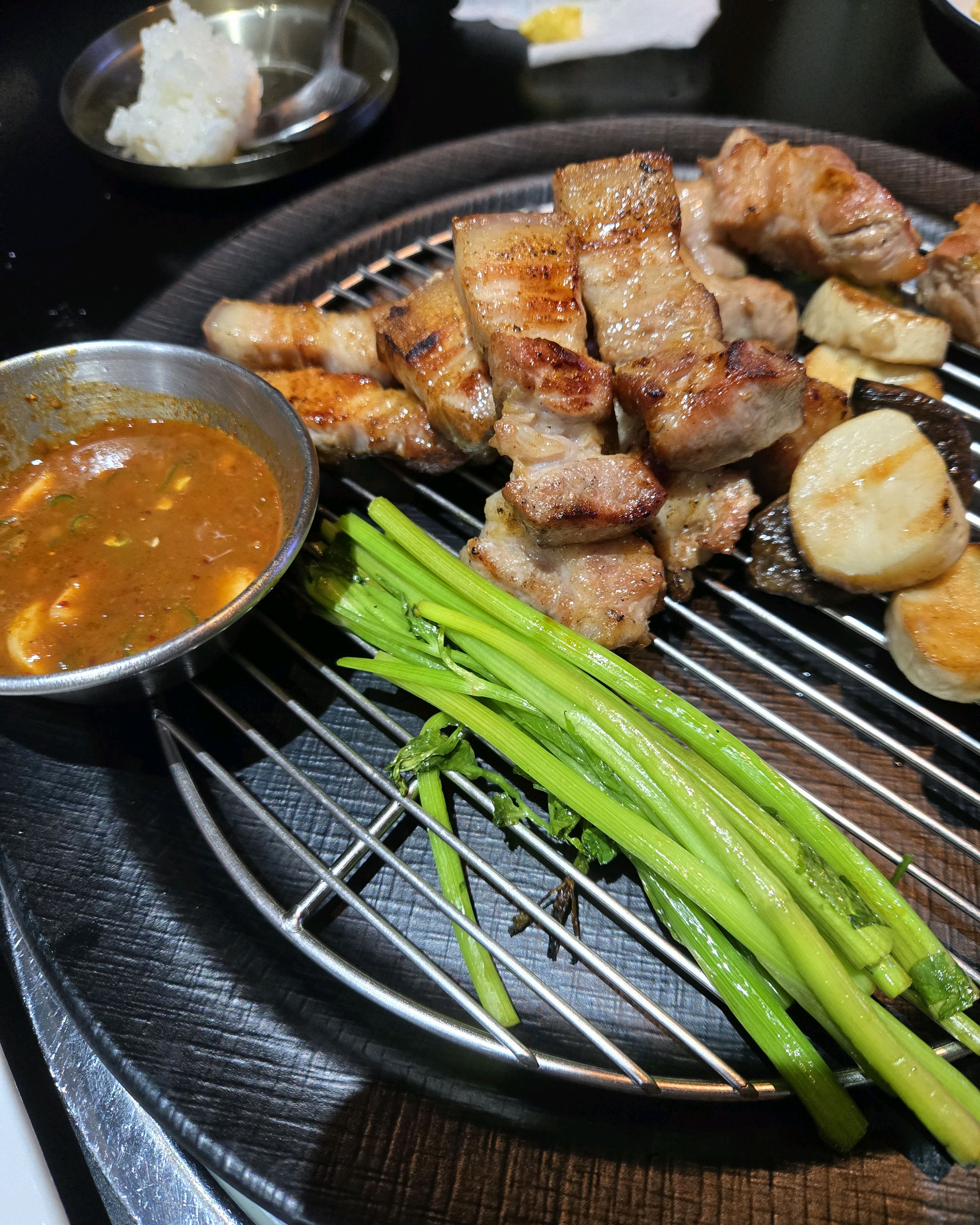 고기가 쫄깃하고 부드러워요 - 제주 맛집 풍로 제주신화월드점