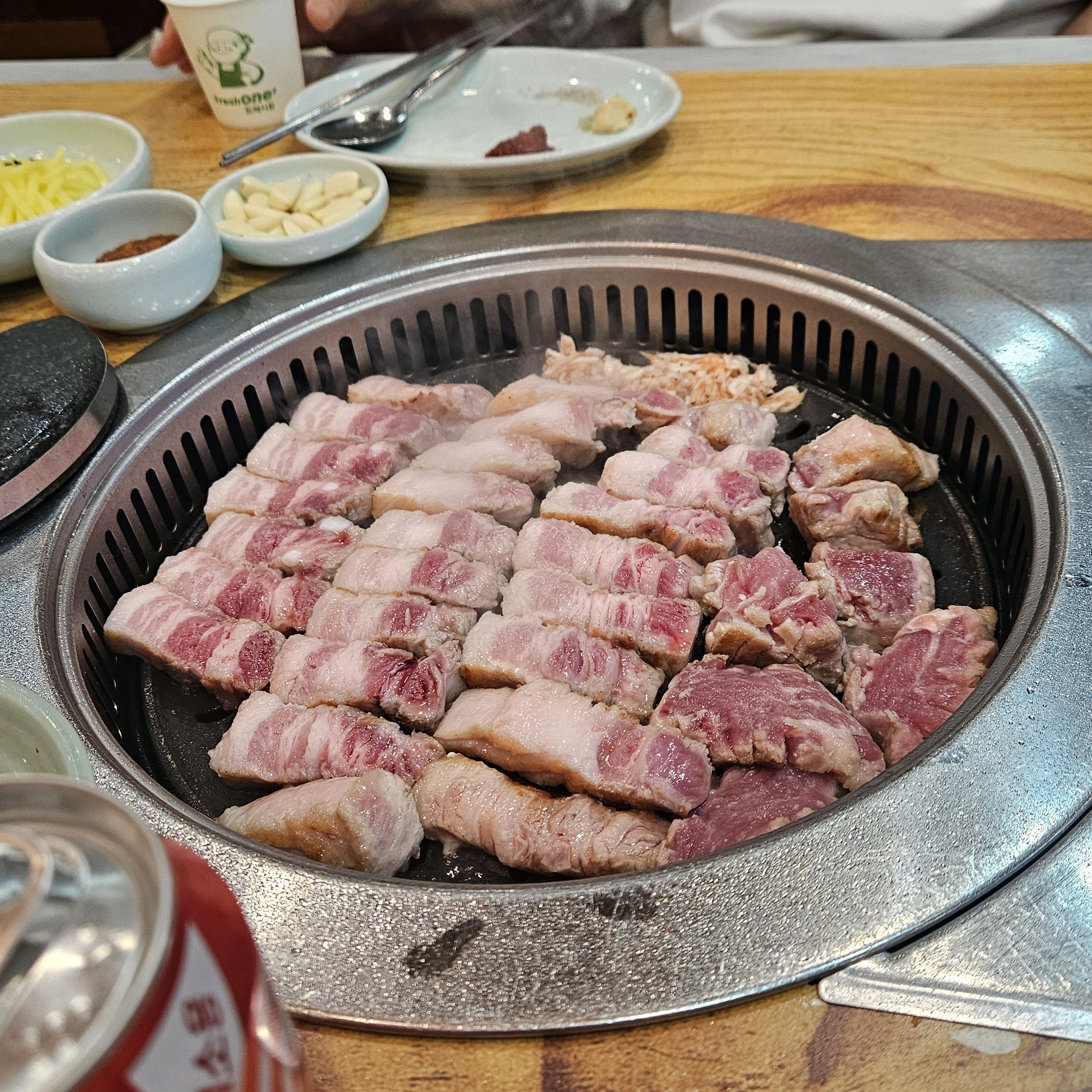 고기 완전 맛있게 잘 구워주세요! - 대전 맛집 맛찬들왕소금구이 갈마점