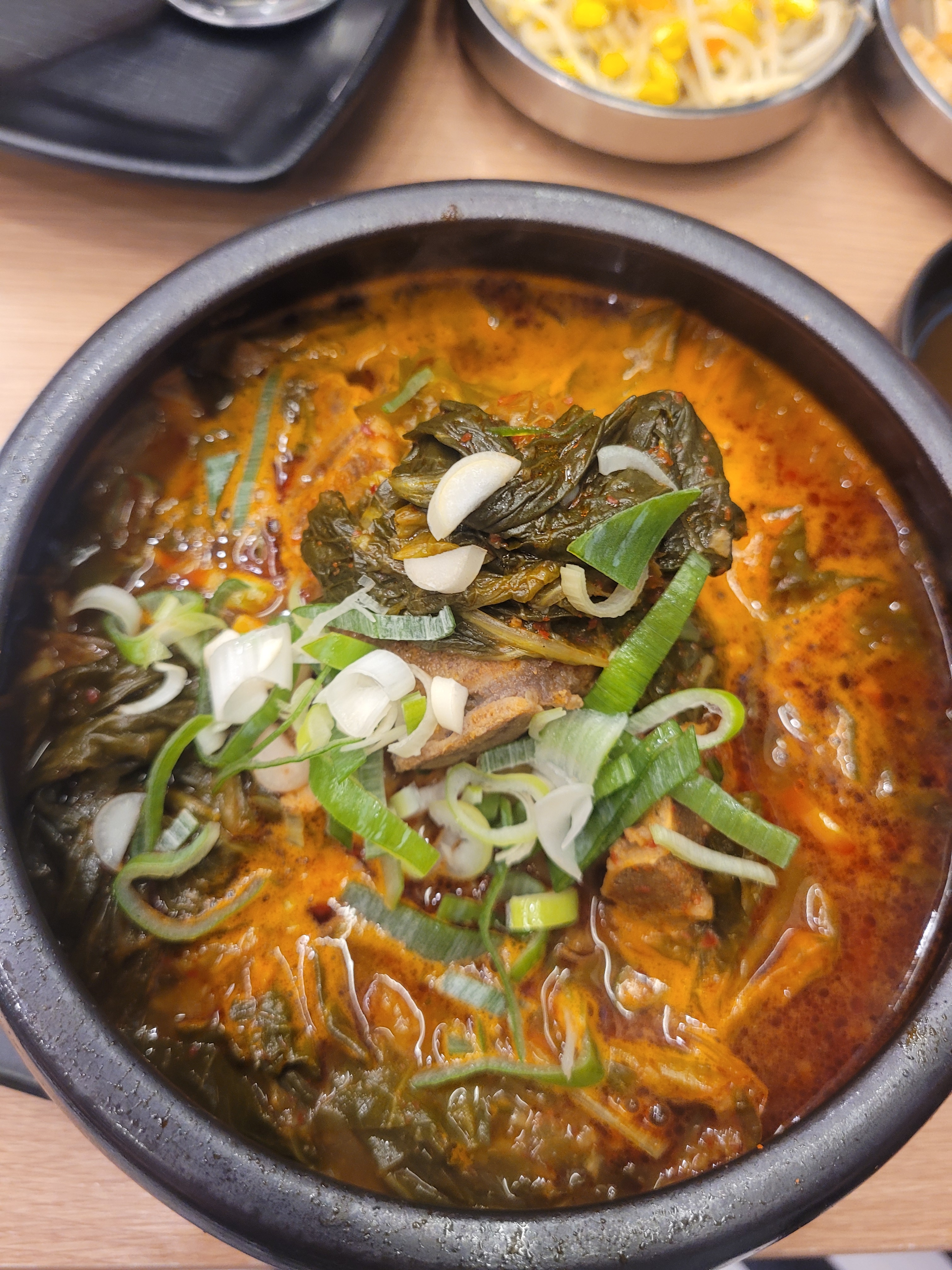쌀쌀한 날씨에 딱입니다~~ - 대전 맛집 조프로뼈구이 관평점