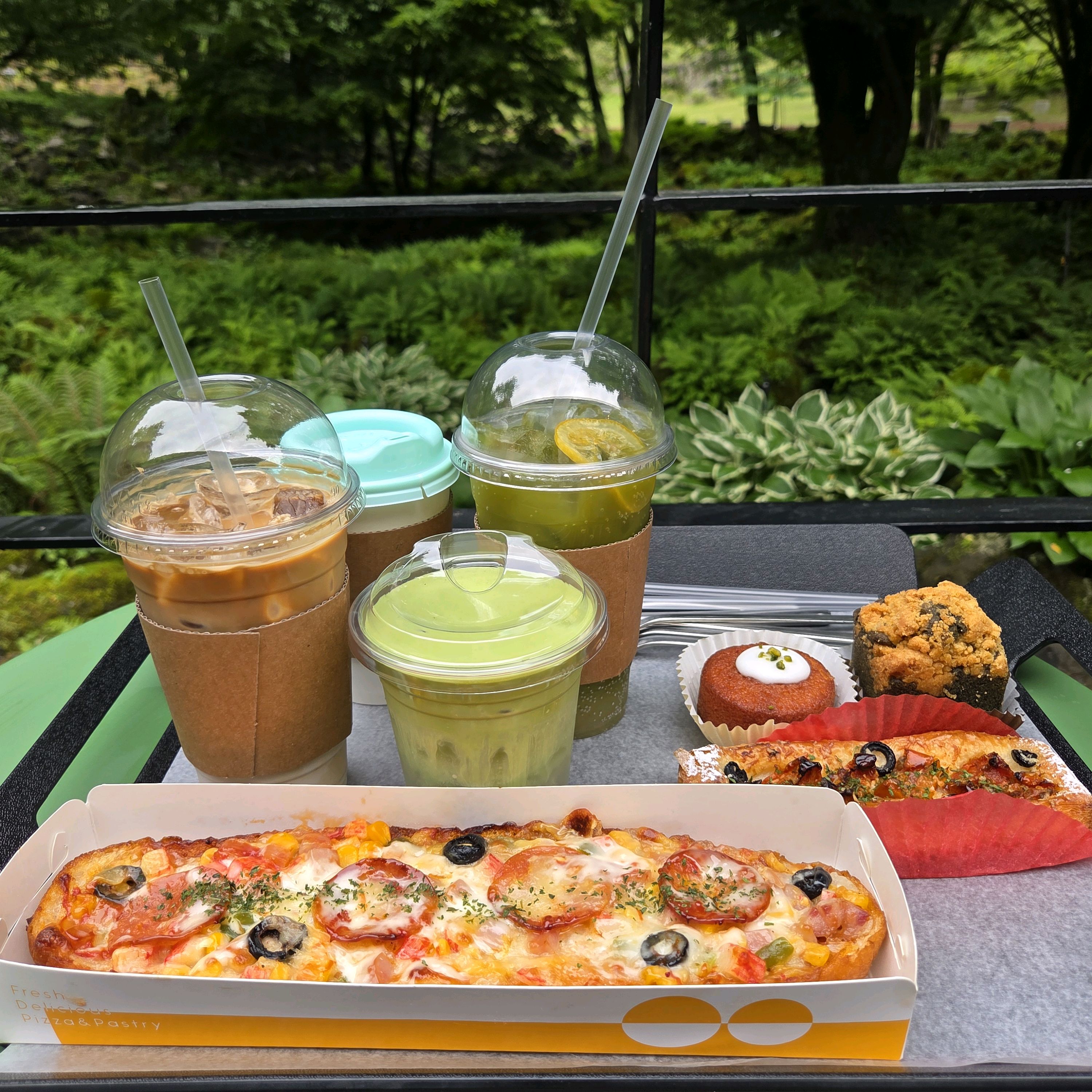 컨셉이 독특하고 자연적인 분위기라 너무 좋아요 시그니처도 다양하고 맛도 좋아서 골라먹는 재