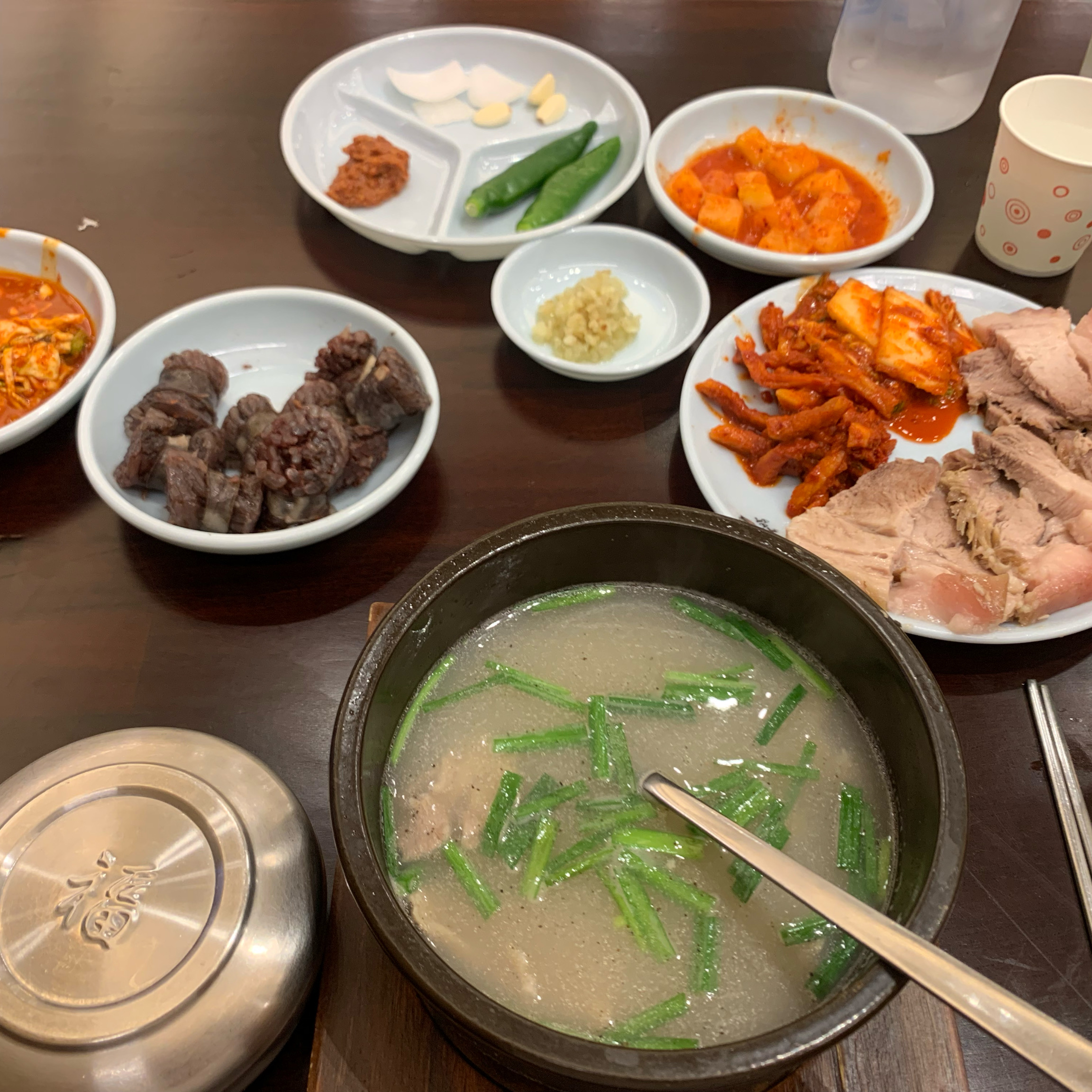 진짜 맛있어요 직원들도 친절하고 양도 푸짐 - 대구 맛집 산더미 미성돼지국밥 경대점