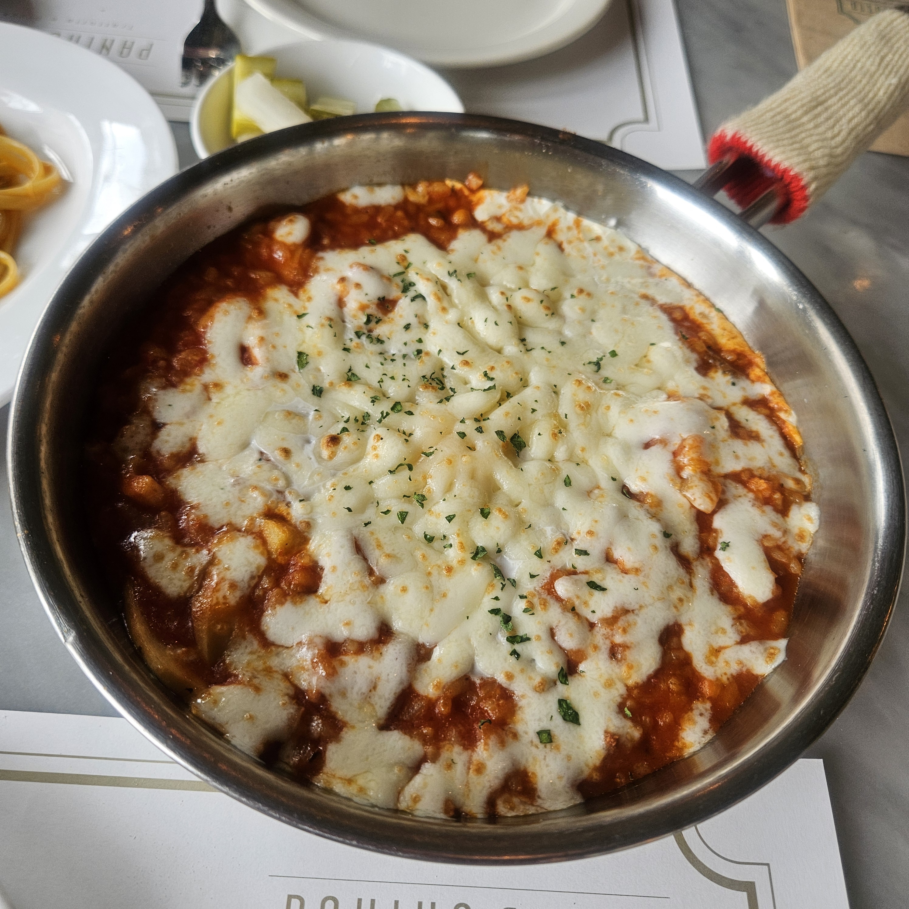 남편이랑 만난지 6주년 기념 데이트로 왔는데 음식도 맛있구 창문을 열어놓으니 바람도 솔솔
