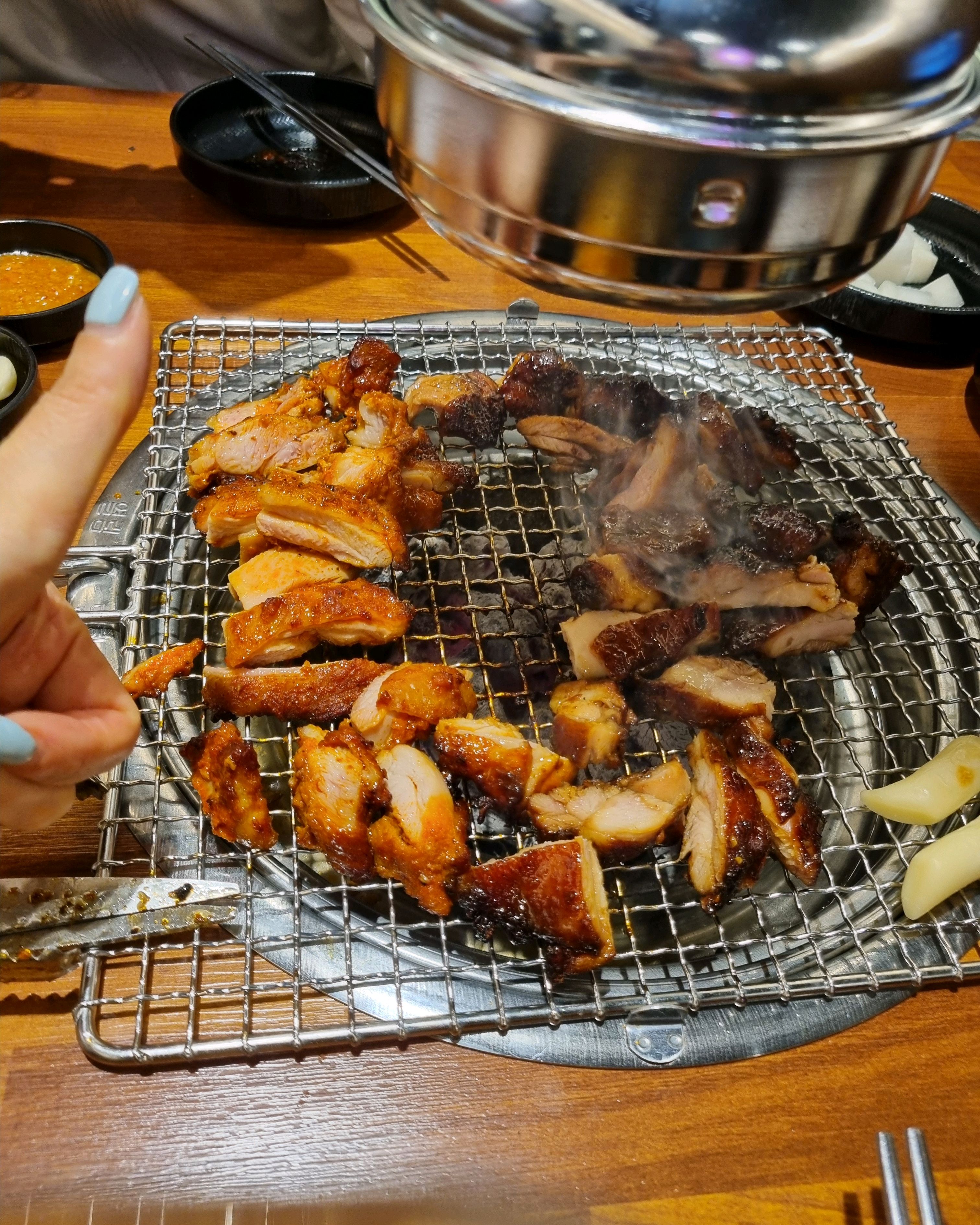 고기가 부드럽고 넘 맛있네요 - 대구 맛집 밤새우는닭 월성직영점