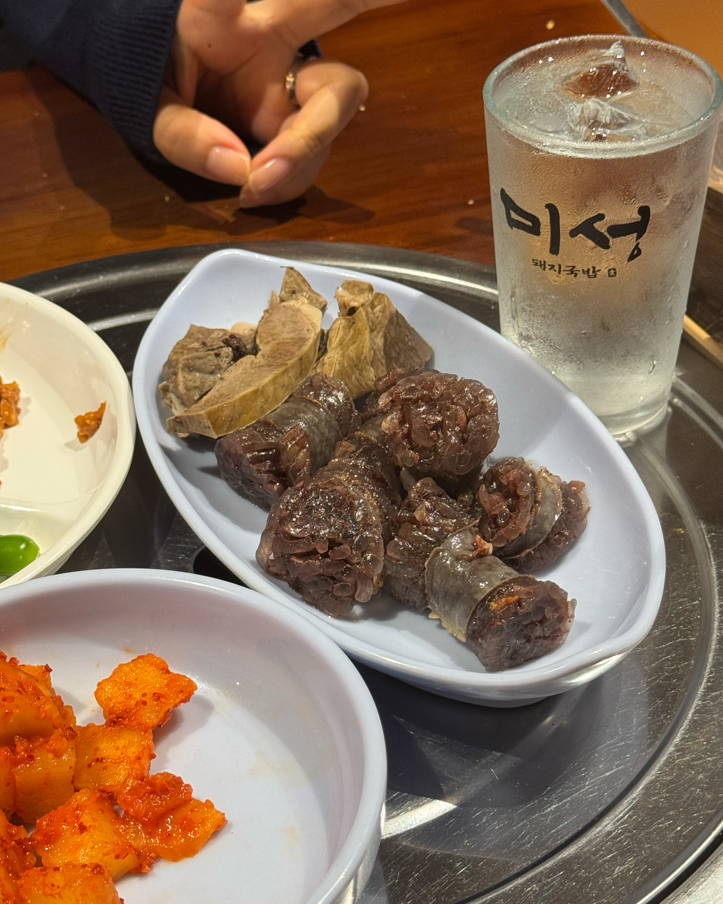비오는날,, 사랑하는 사람과 함께 짜배기와 한잔 너무 좋은 시간입니다..^^ 맛은 더 좋구
