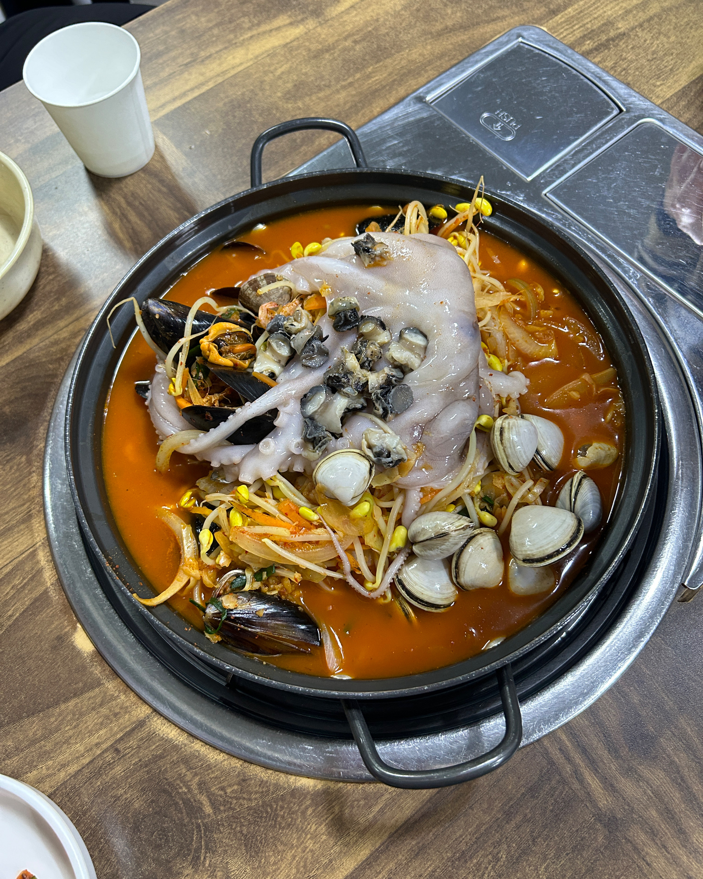 중간맛 매콤하고 맛있어요! 조개도 많이 들어있어서 국물도 시원하구~~ 탕수육은 고기가 두꺼