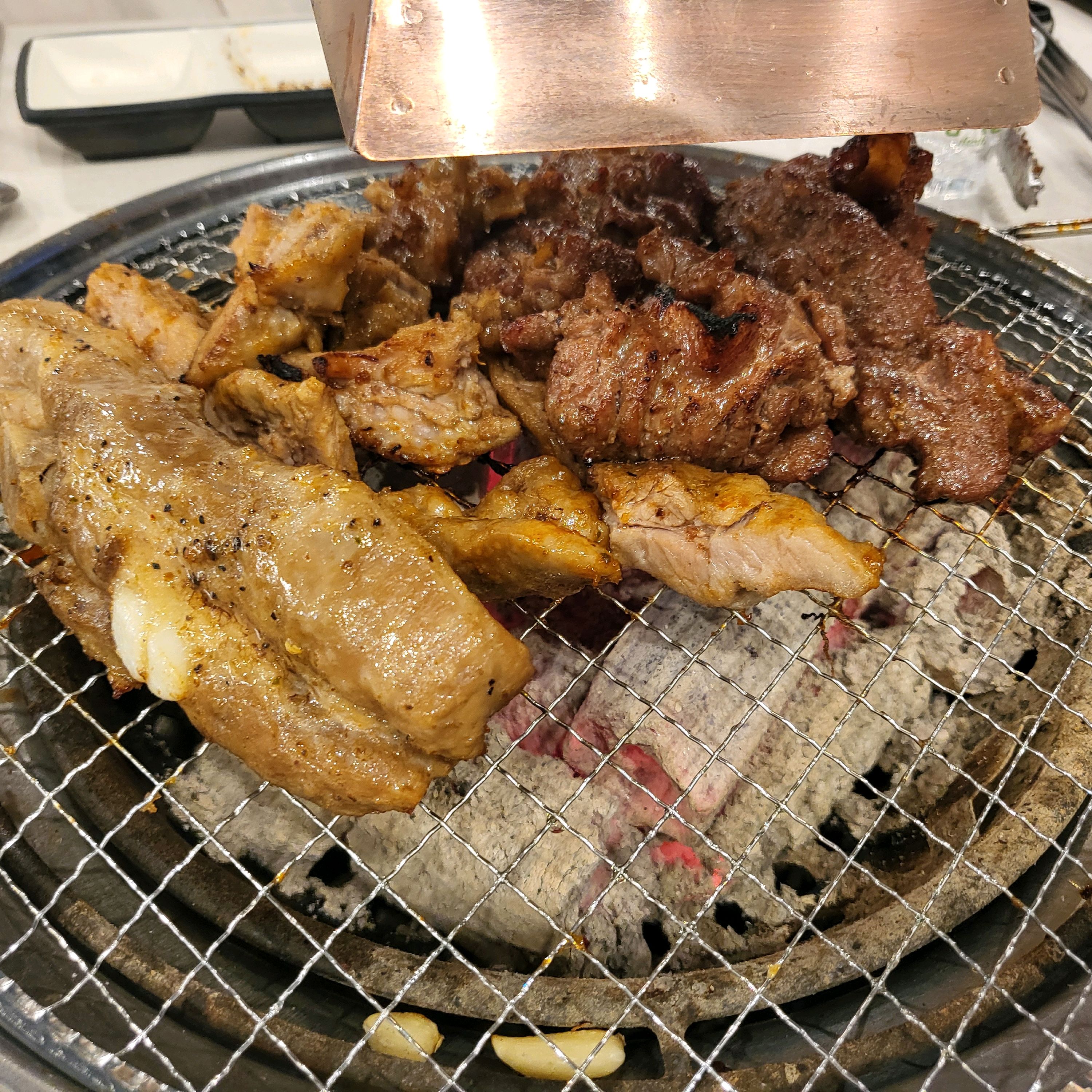 고기종류도 다양하고 직원도 친절하고 내부도 깔끔해요. - 대전 맛집 육미제당 대전괴정롯데점