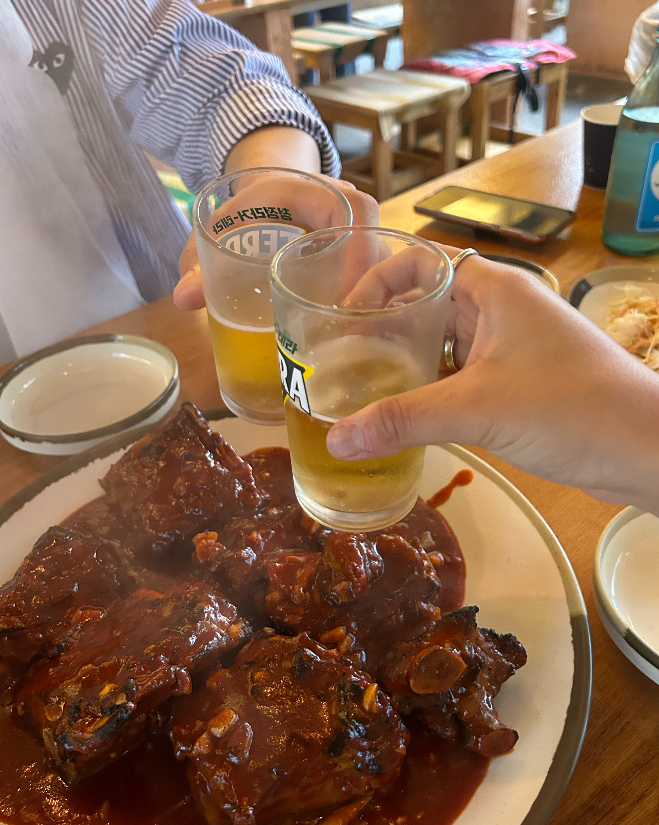 예전에 와봤다가 맛있게 먹었던 기억이 있어서 비오는날 종로온김에 다시왔어요🤍 - 대구 맛집 종로백탄뼈구이 갑오일맥