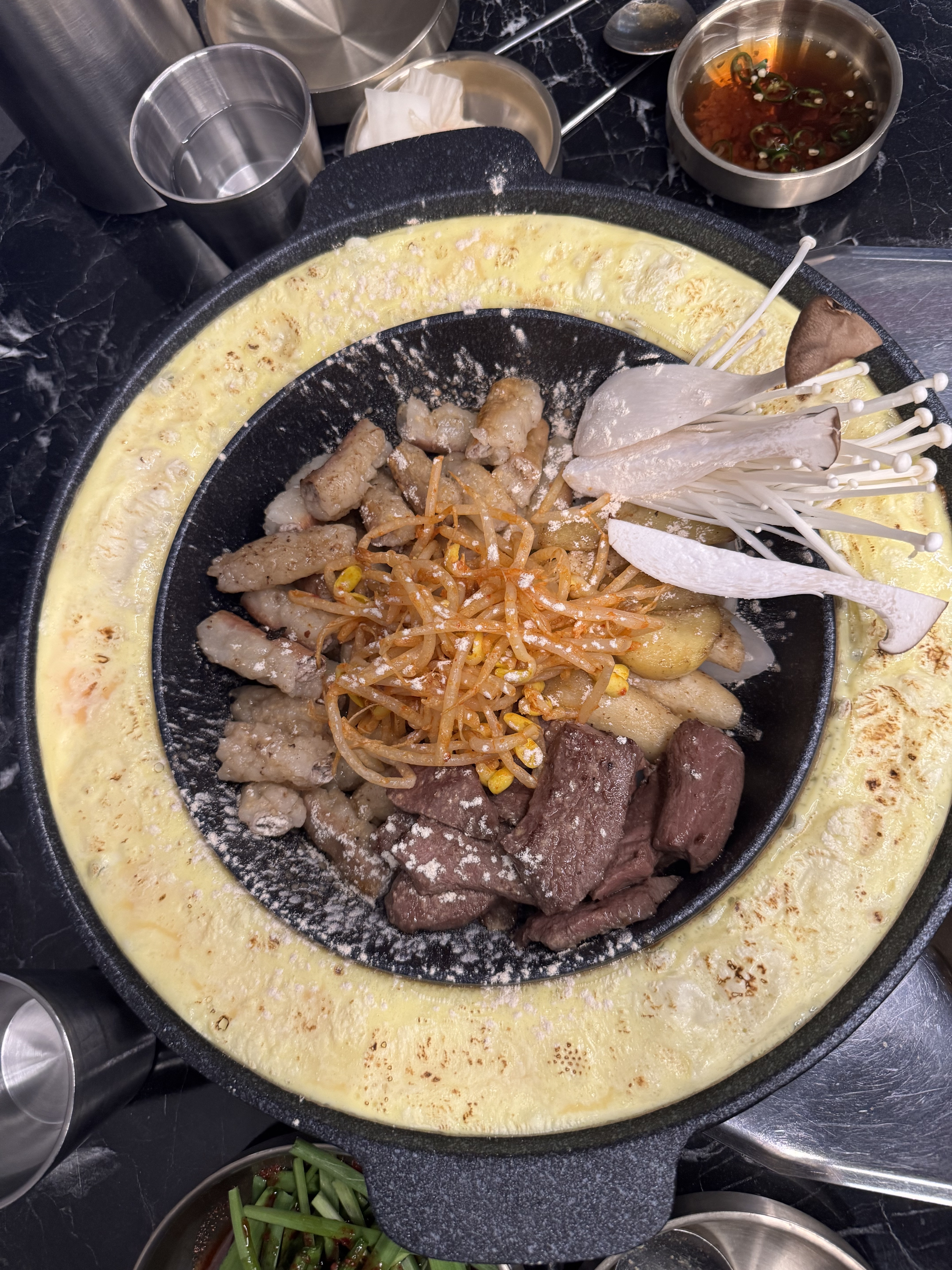 기본으로나오는 찌개도맛있고 곱창 양도많고 매장도깔끔하고 잘 먹었습니다 다음에 또방문의사 있