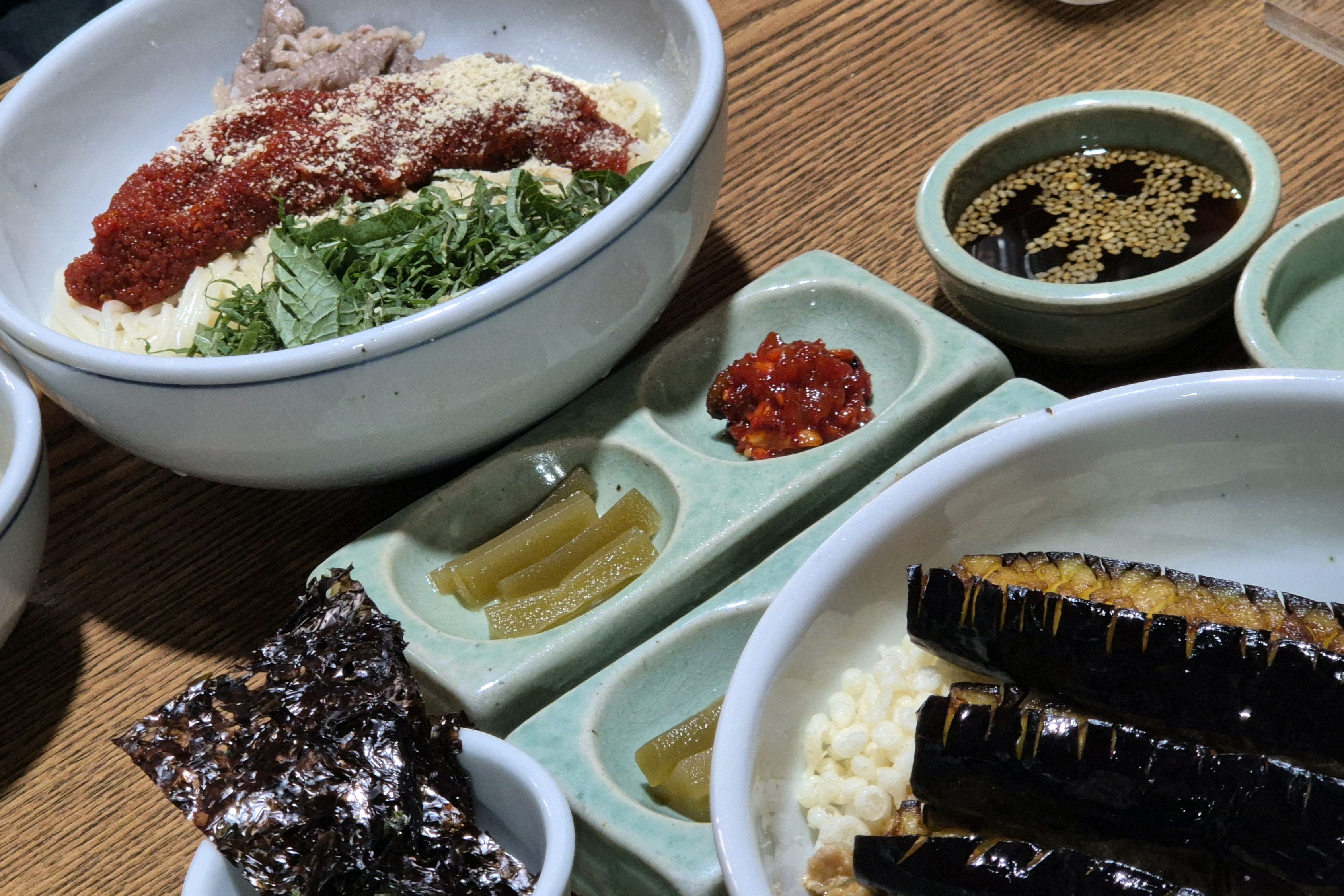 가지된장덮밥과 청어알비빔면 시켜서 먹었어요. 건강한 맛이 좋았습니다😊 - 대구 맛집 향택 동대구점