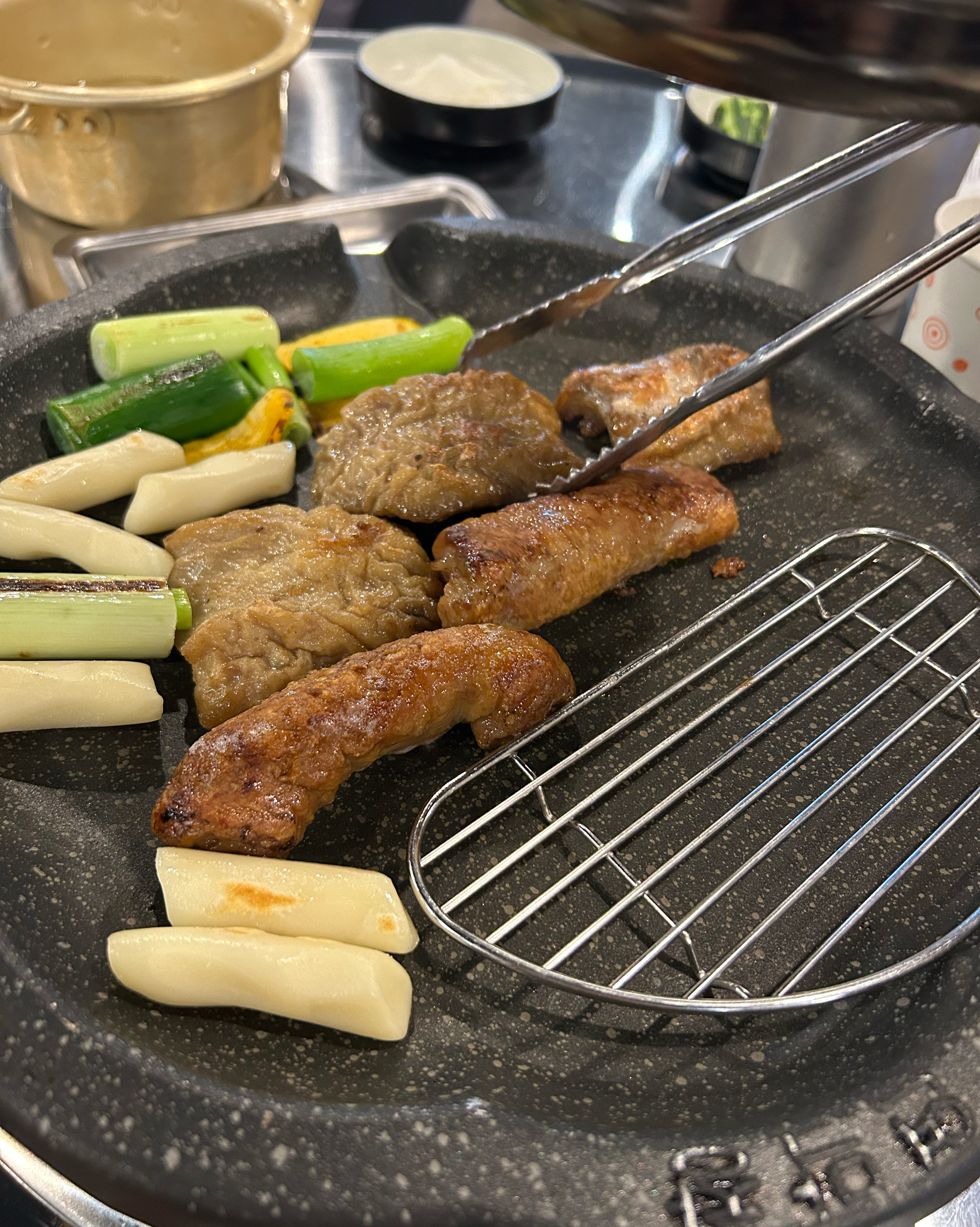 매장 분위기도 밝고 고기도 넘 맛있습니다 ㅠㅠ 직원분들 다 친절하시고 ! 먹는 내내 즐거웠
