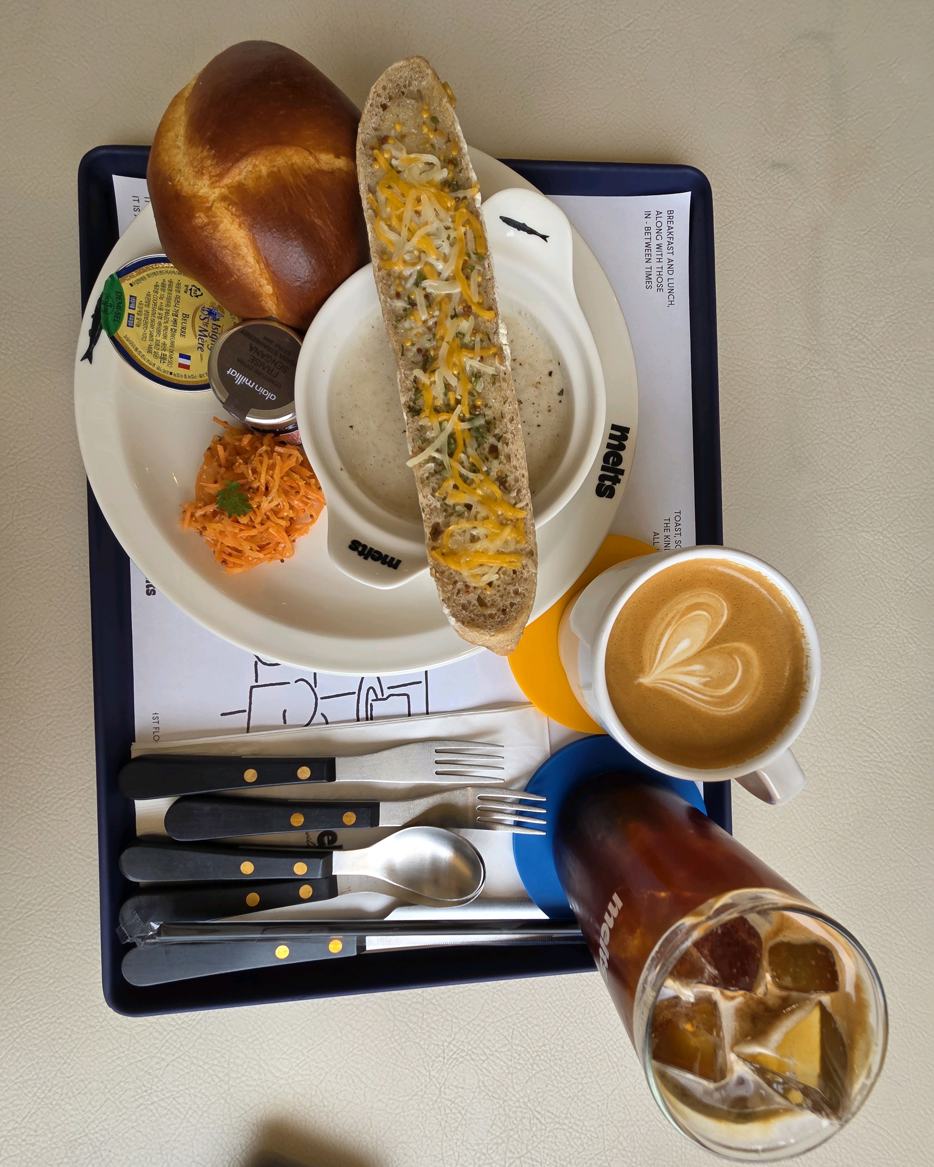 숙소 근처 브런치 찾다가 오게 되었어요 분위기좋고 뷰가 너무 좋아요 음식이랑 커피도 좋아요